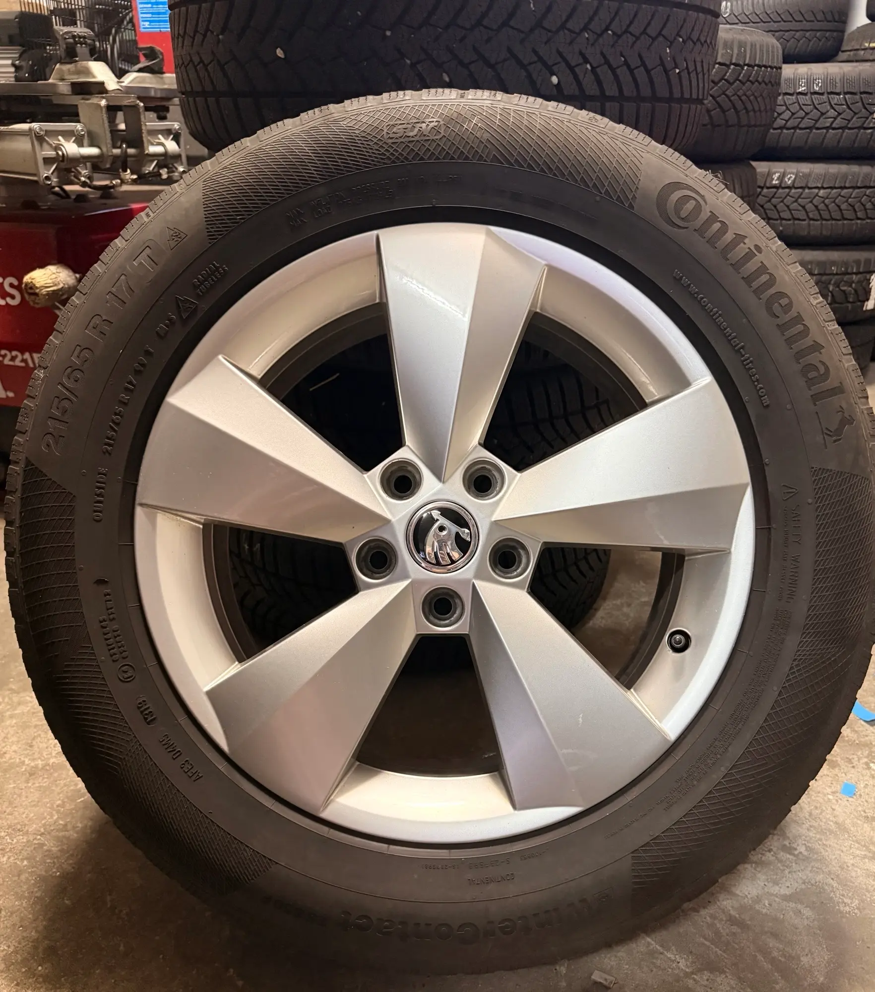 ALU FELGE ŠKODA 17" 5X112 GUME ZIMSKE 215-65-R17 - Slika 7