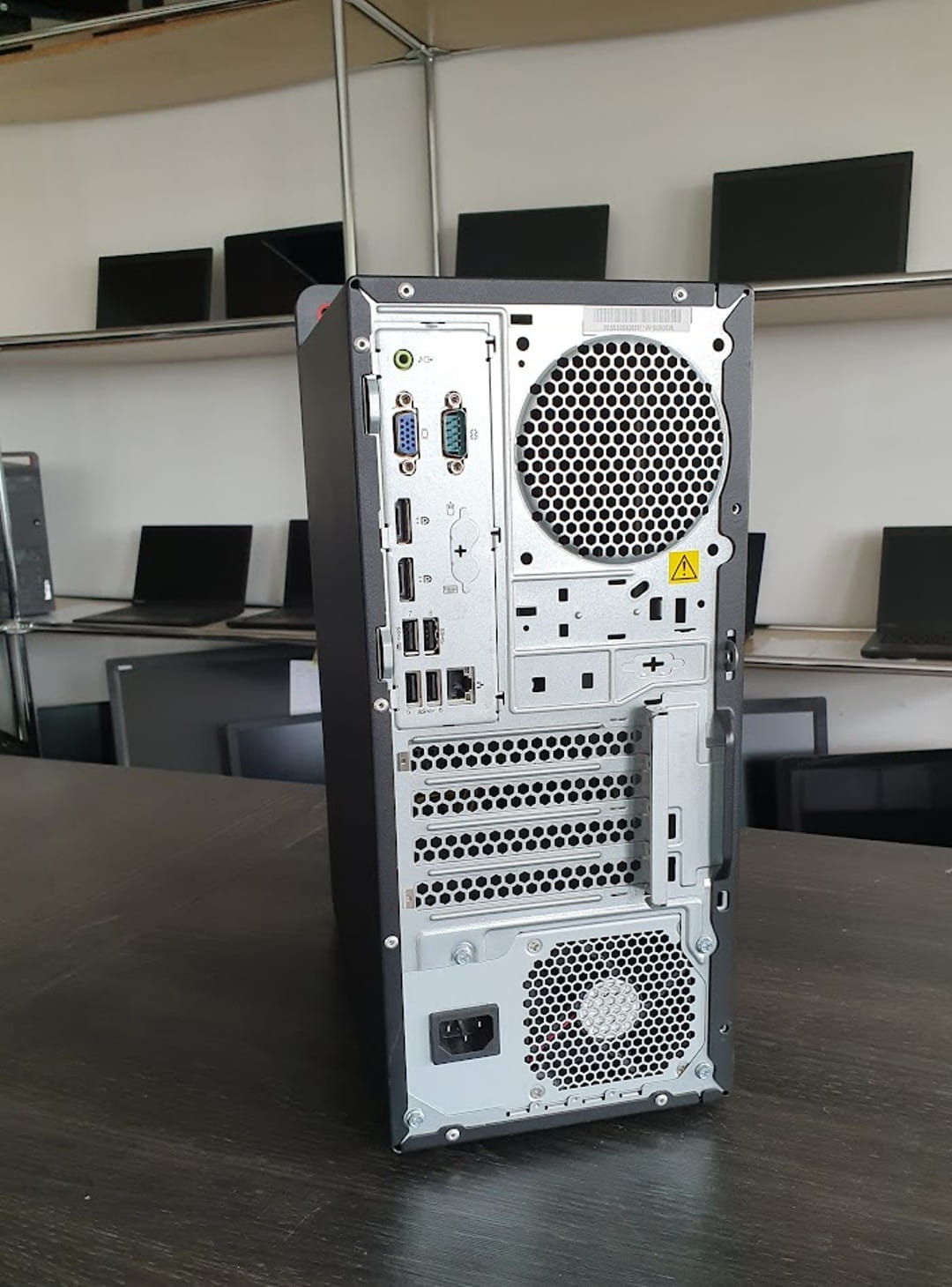 Stolno računalo Lenovo M920T Tower i7-8700 16GB 256GB SSD Windows 11 PRO - Slika 2