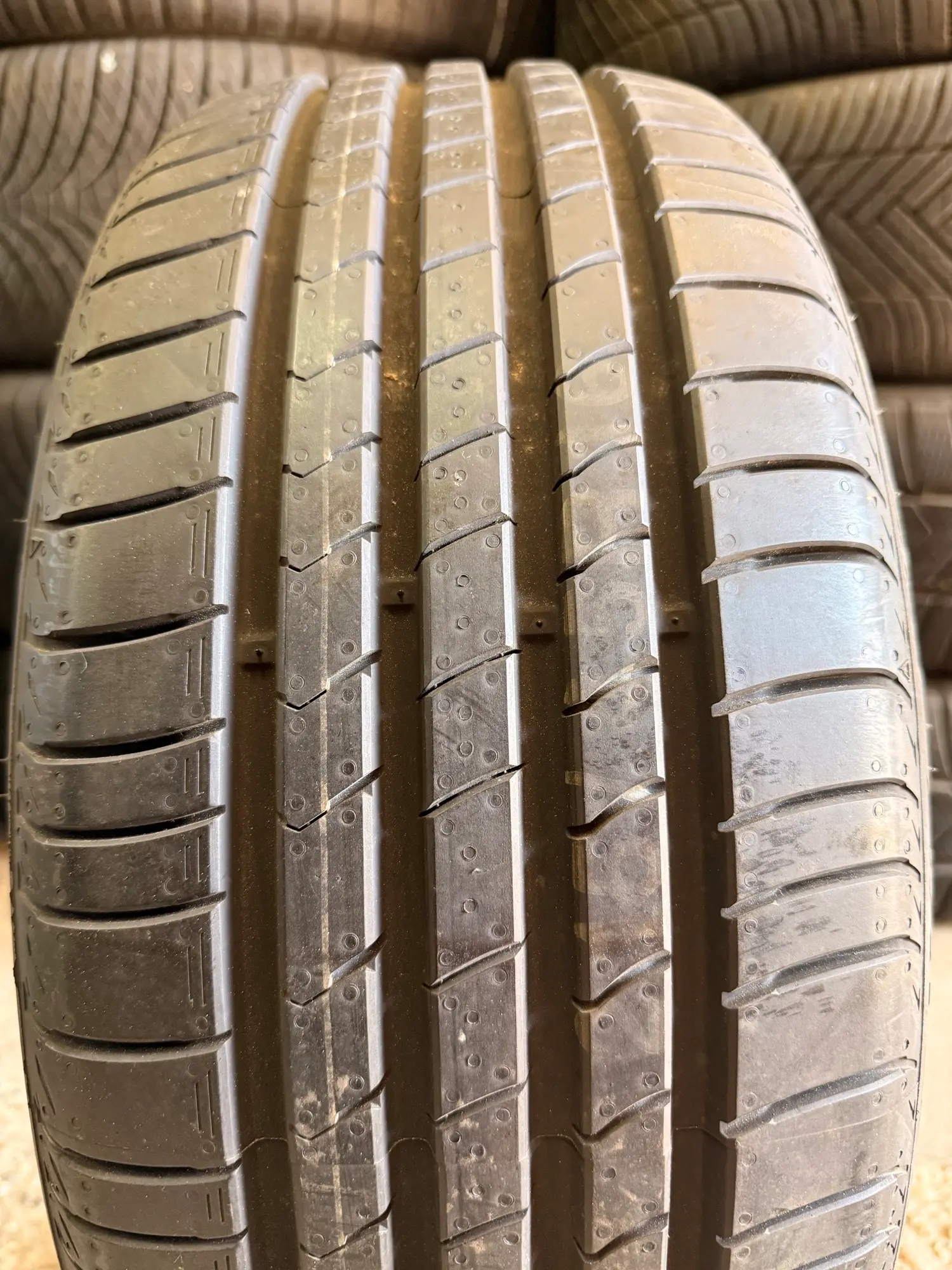 Ljetne gume Kumho Ecsta HS51 215/45r16