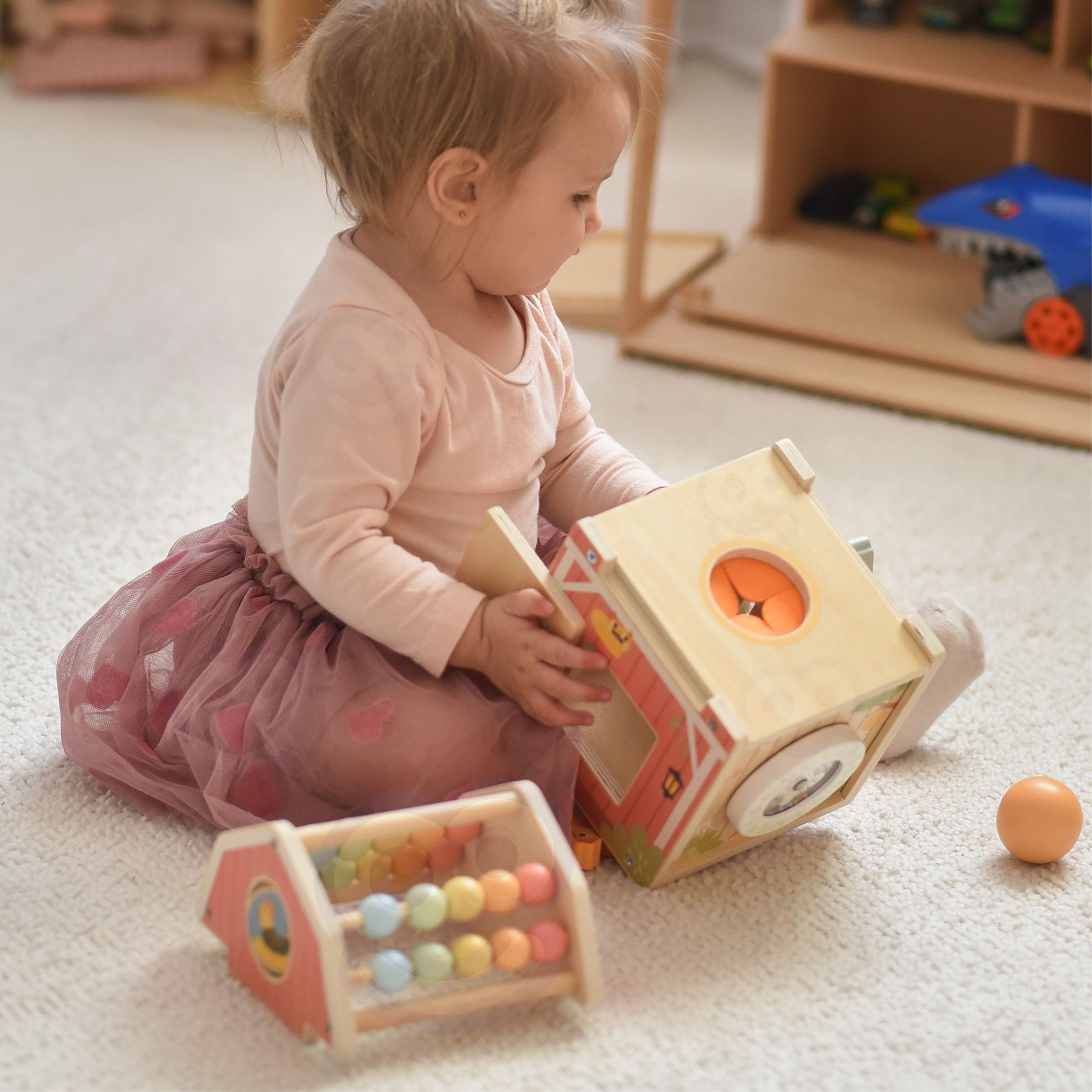 TOOKY TOY Wooden Barn Activity Sorter Montessori Abacus - Slika 4