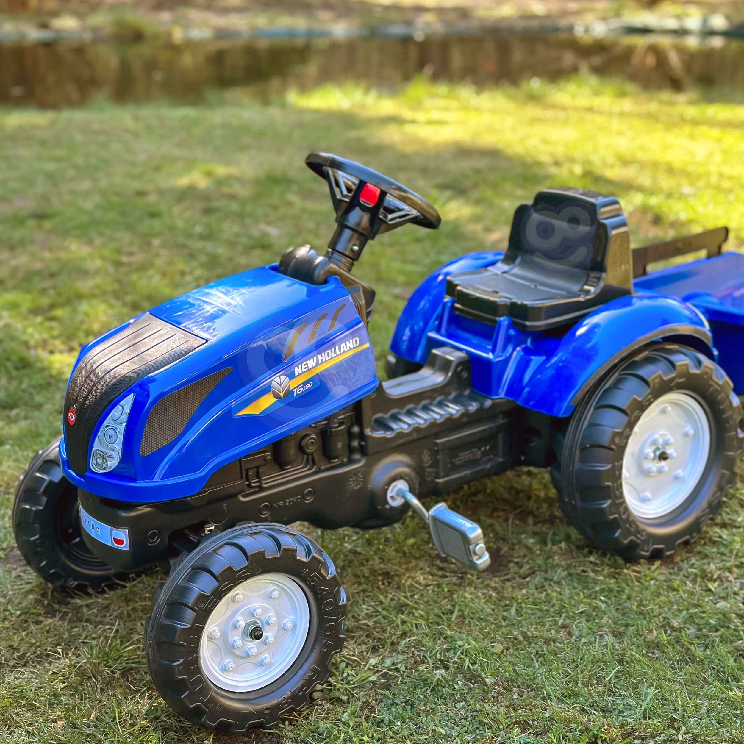 FALK New Holland Pedal Tractor with Trailer and Opening Bonnet 2-5 years - Slika 5