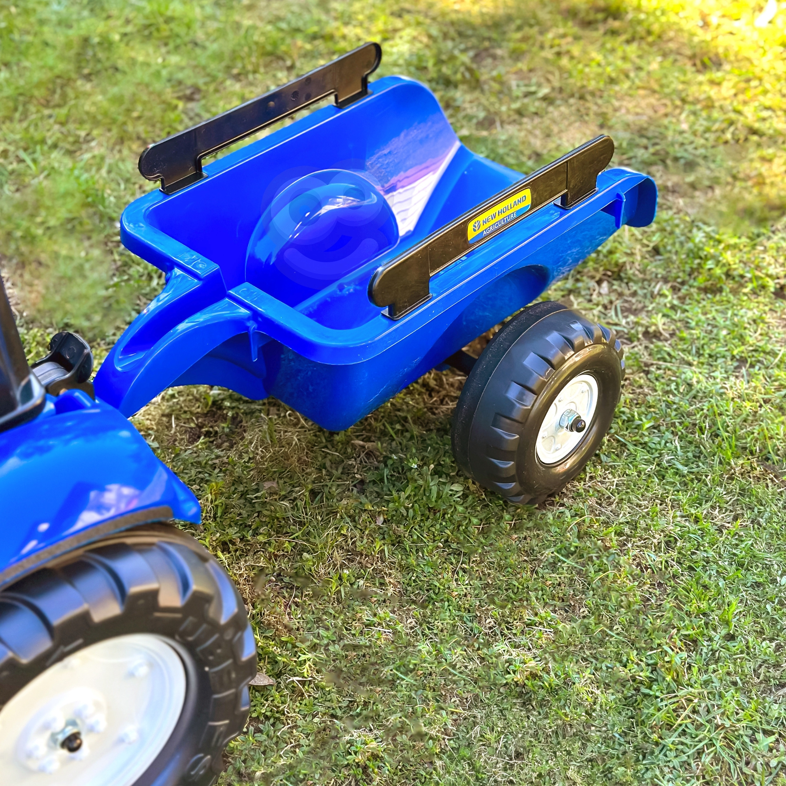 FALK New Holland Pedal Tractor with Trailer and Opening Bonnet 2-5 years - Slika 7