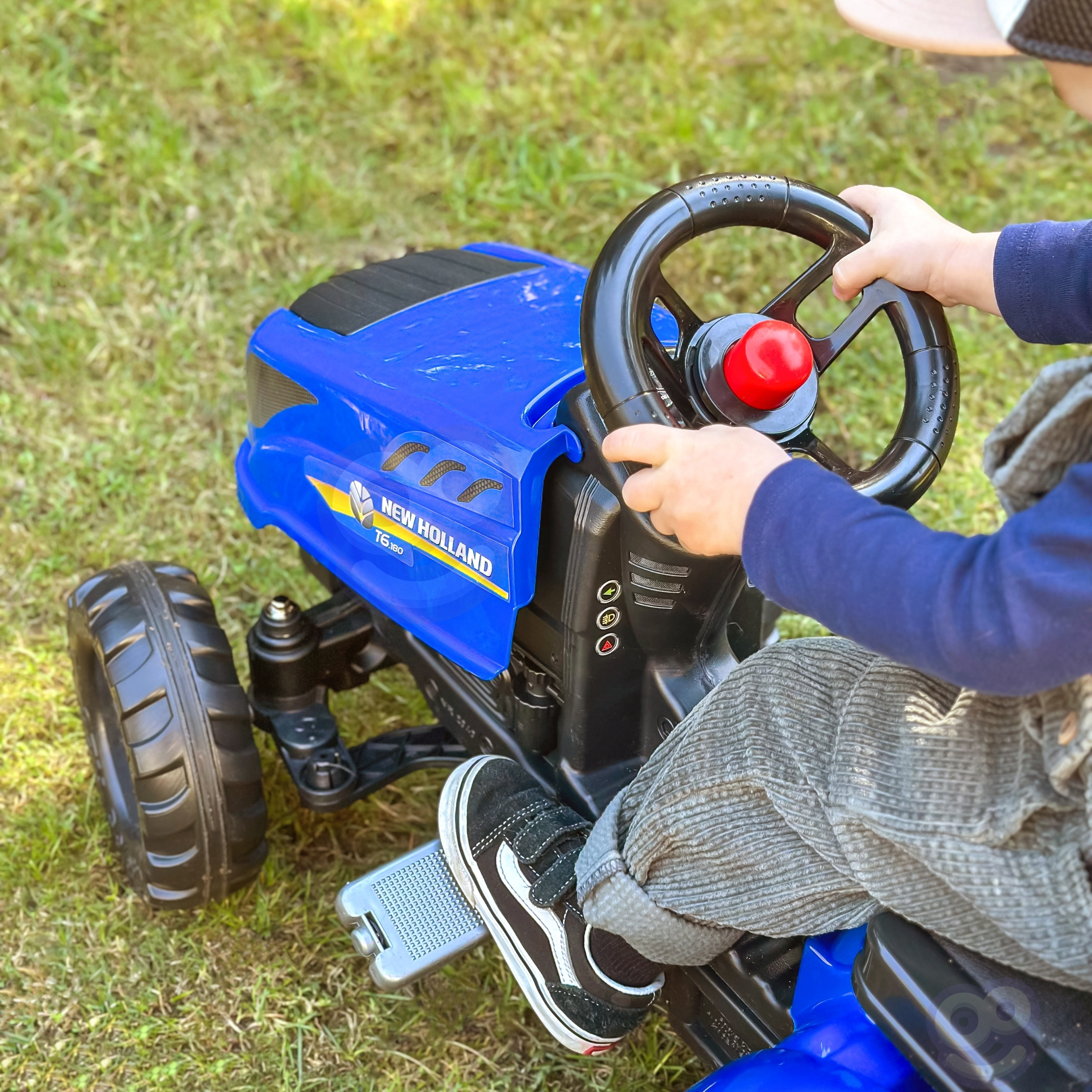 FALK New Holland Pedal Tractor with Trailer and Opening Bonnet 2-5 years - Slika 8