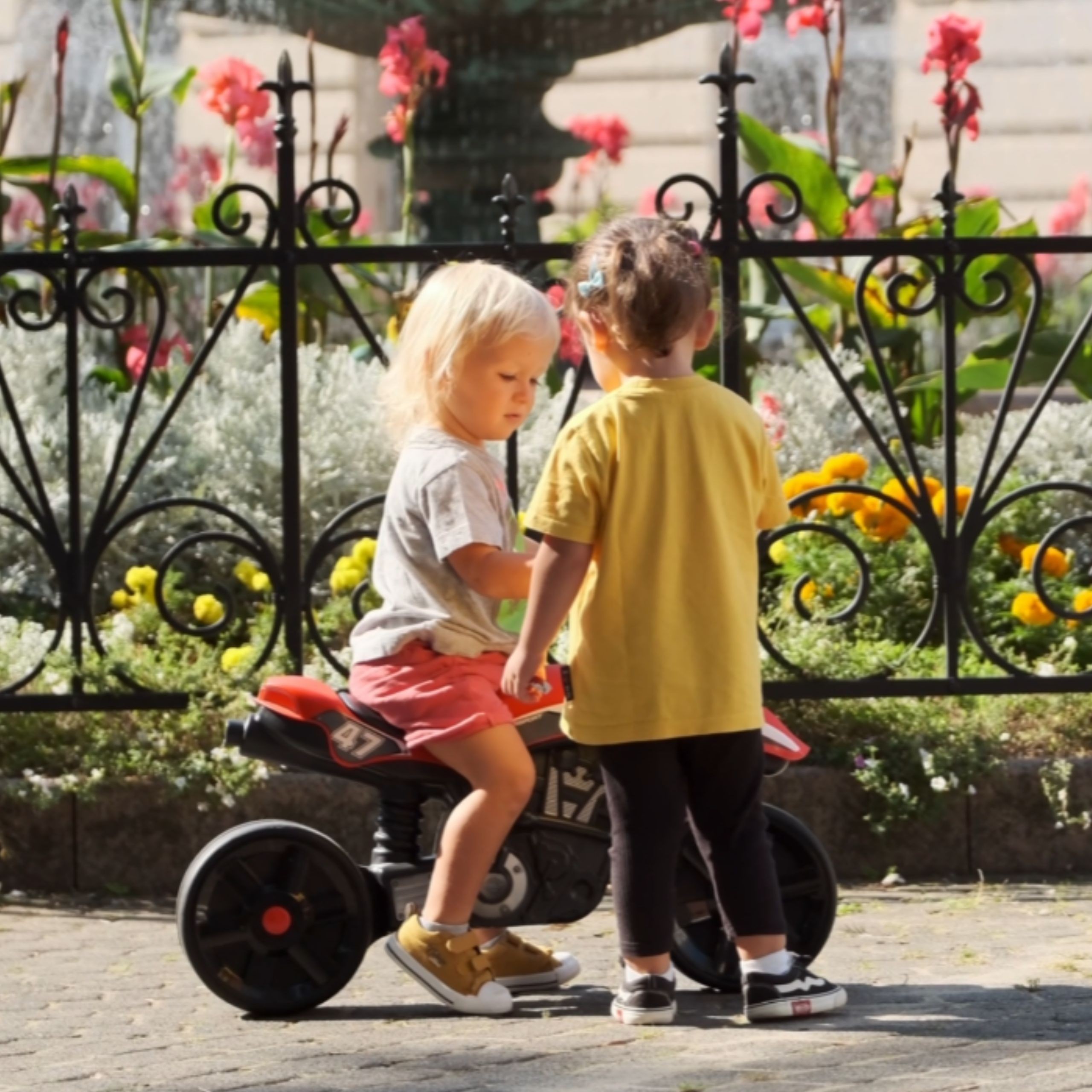 FALK Racing Team Ride-on Motorbike Red Wide Wheels for 2-5 Years - Slika 8