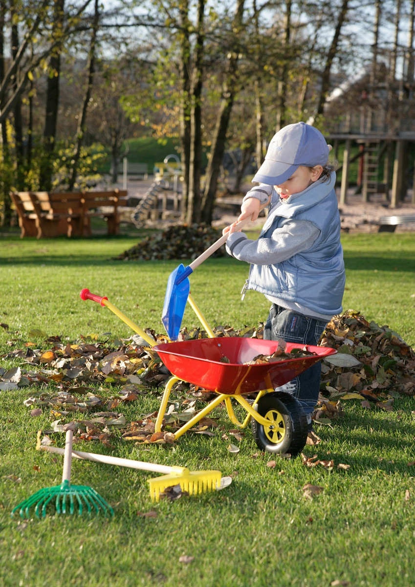 Rolly Toys red metal wheelbarrow for children - Slika 4