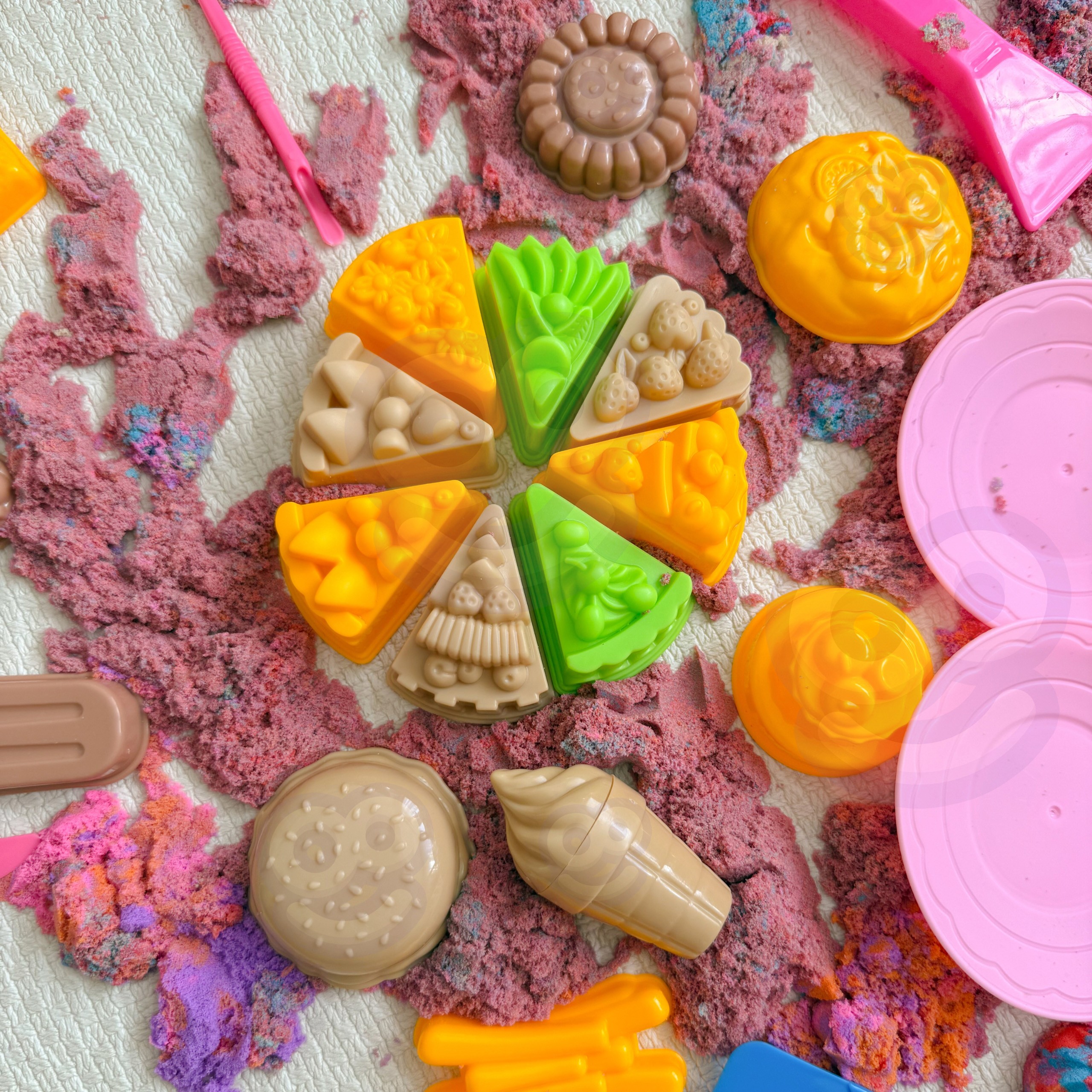 WOOPIE Kinetic Sand 6 Colors 1.2 kg Restaurant Table Set with Molds - Slika 2