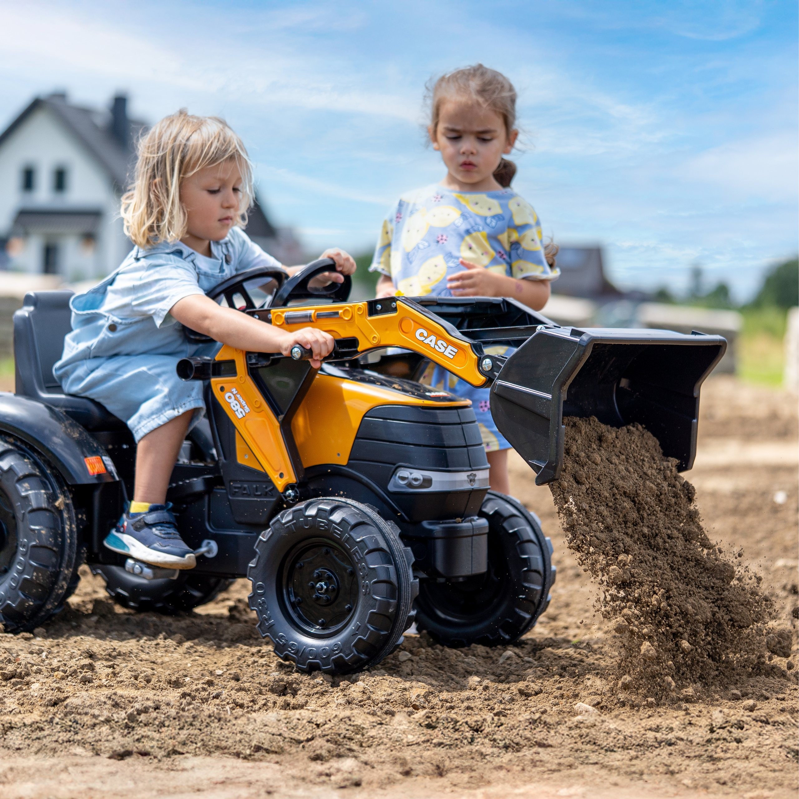 FALK Case CE Pedal Tractor with Backhoe Loader and Trailer 3-7 years - Slika 2
