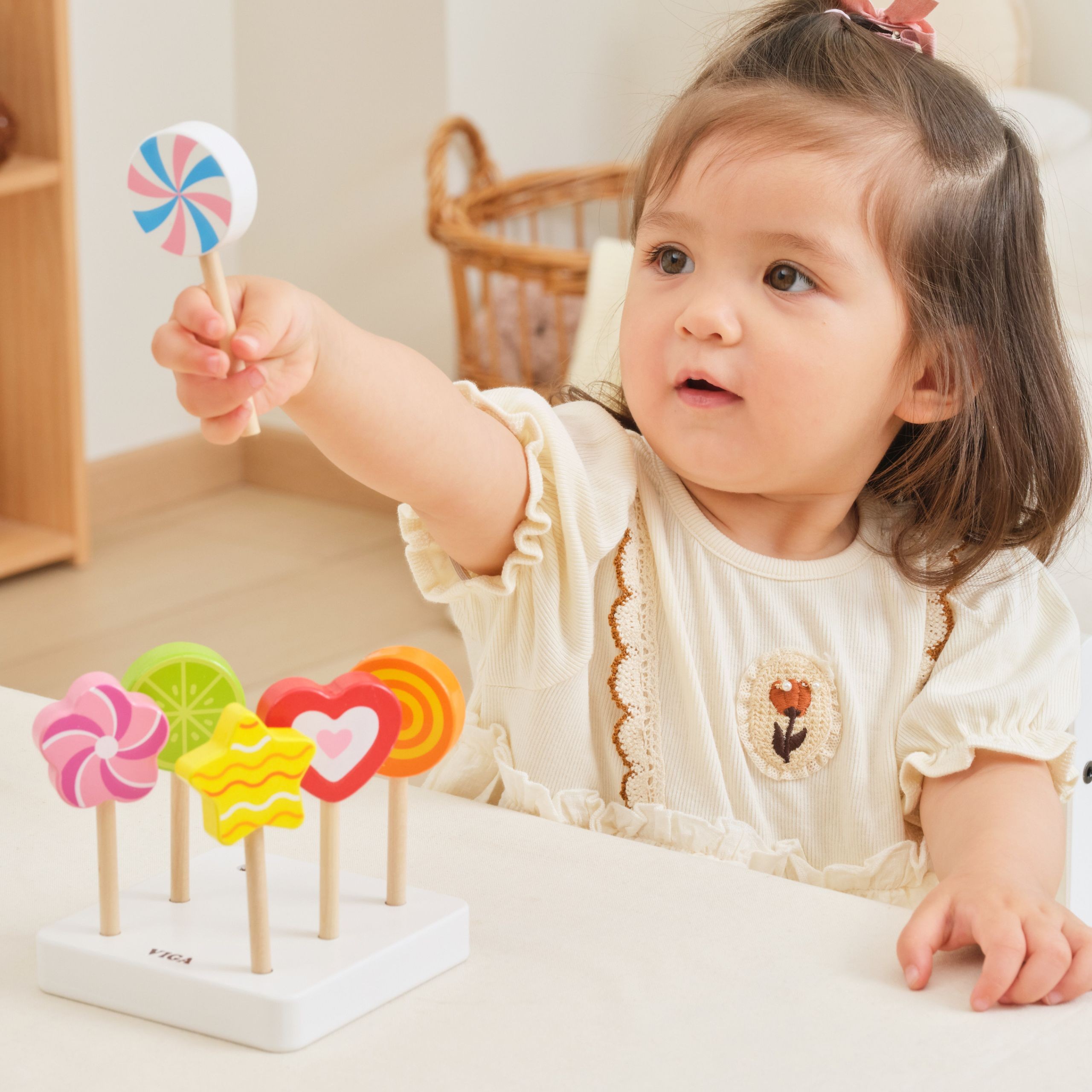 VIGA Wooden Lollipops Confectionery Shop Set of 6 for Children 18m+ - Slika 4