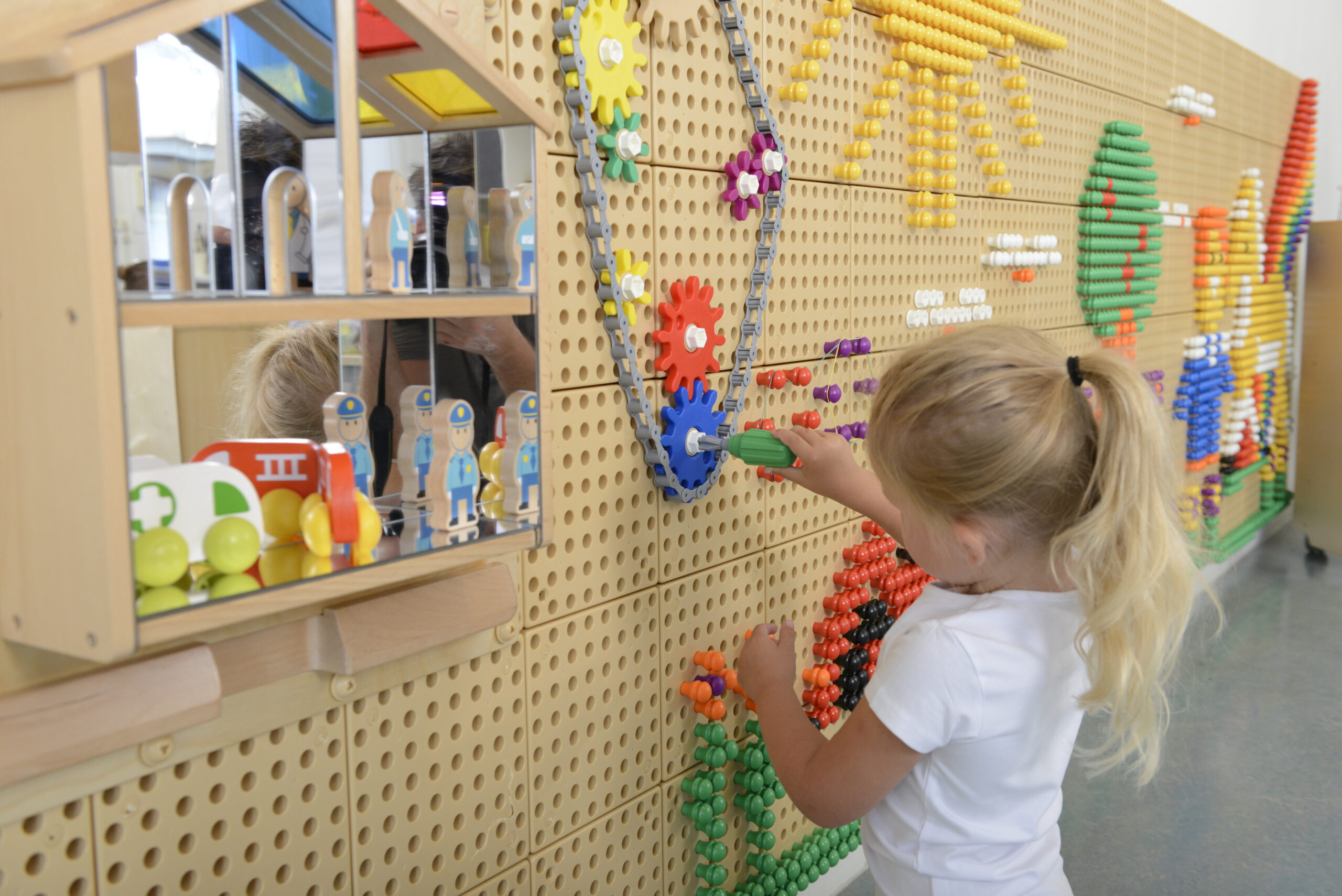 MASTERKIDZ Gears and Chain Wall Board 79 Pieces. Build your own mechanism. - Slika 3