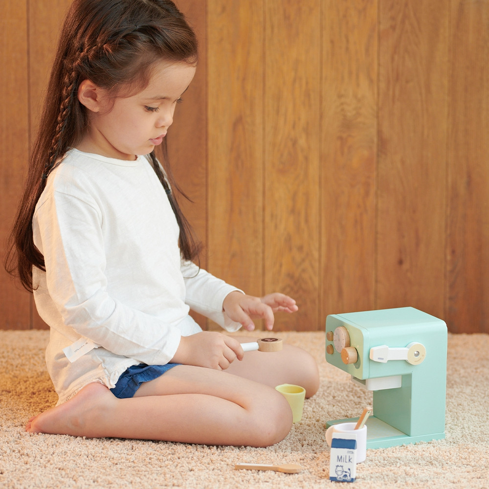 Wooden Coffee Maker for Kids – Little Barista | Classic World - Slika 5