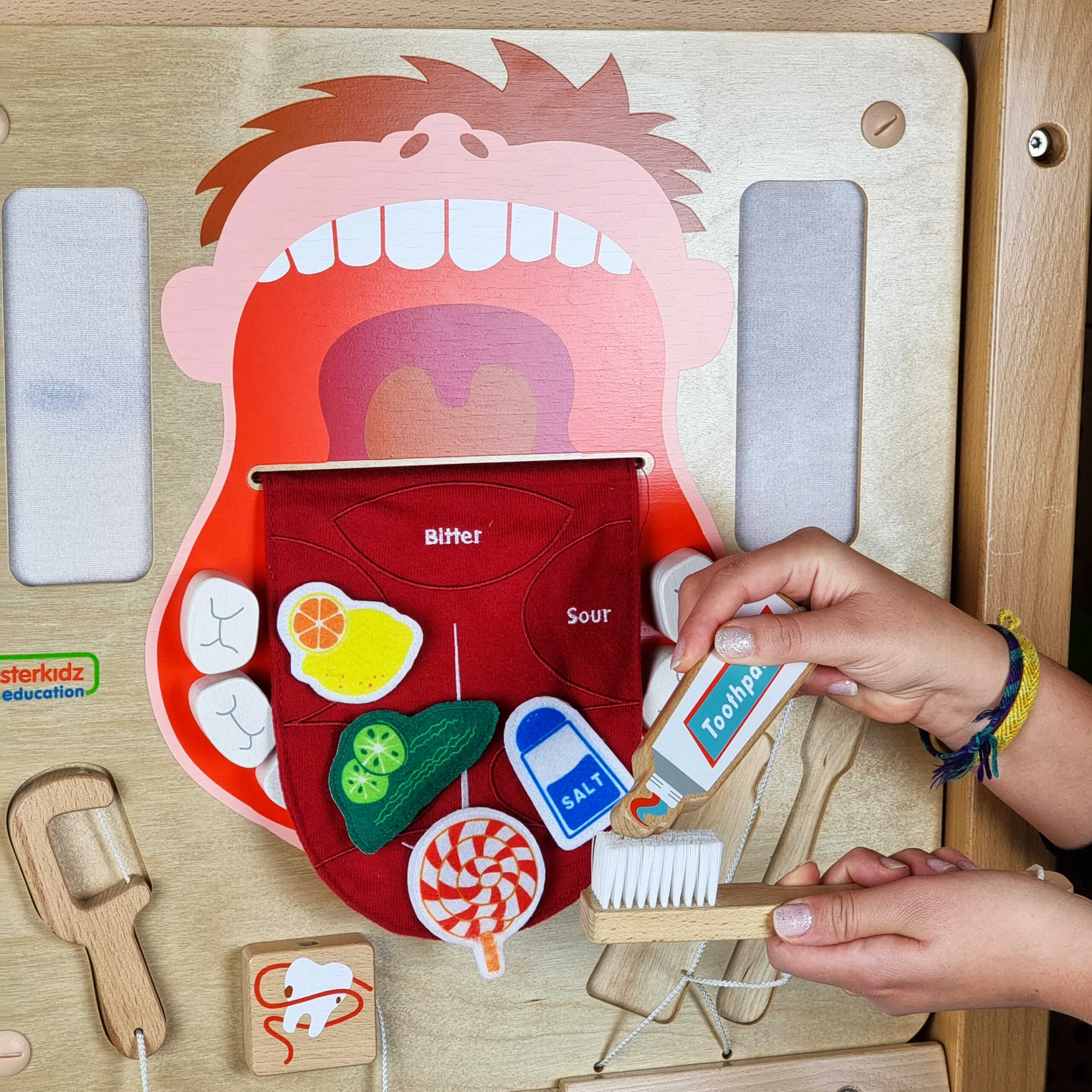 MASTERKIDZ Oral Hygiene Flex Montessori Wall senzorna ploča - Slika 2