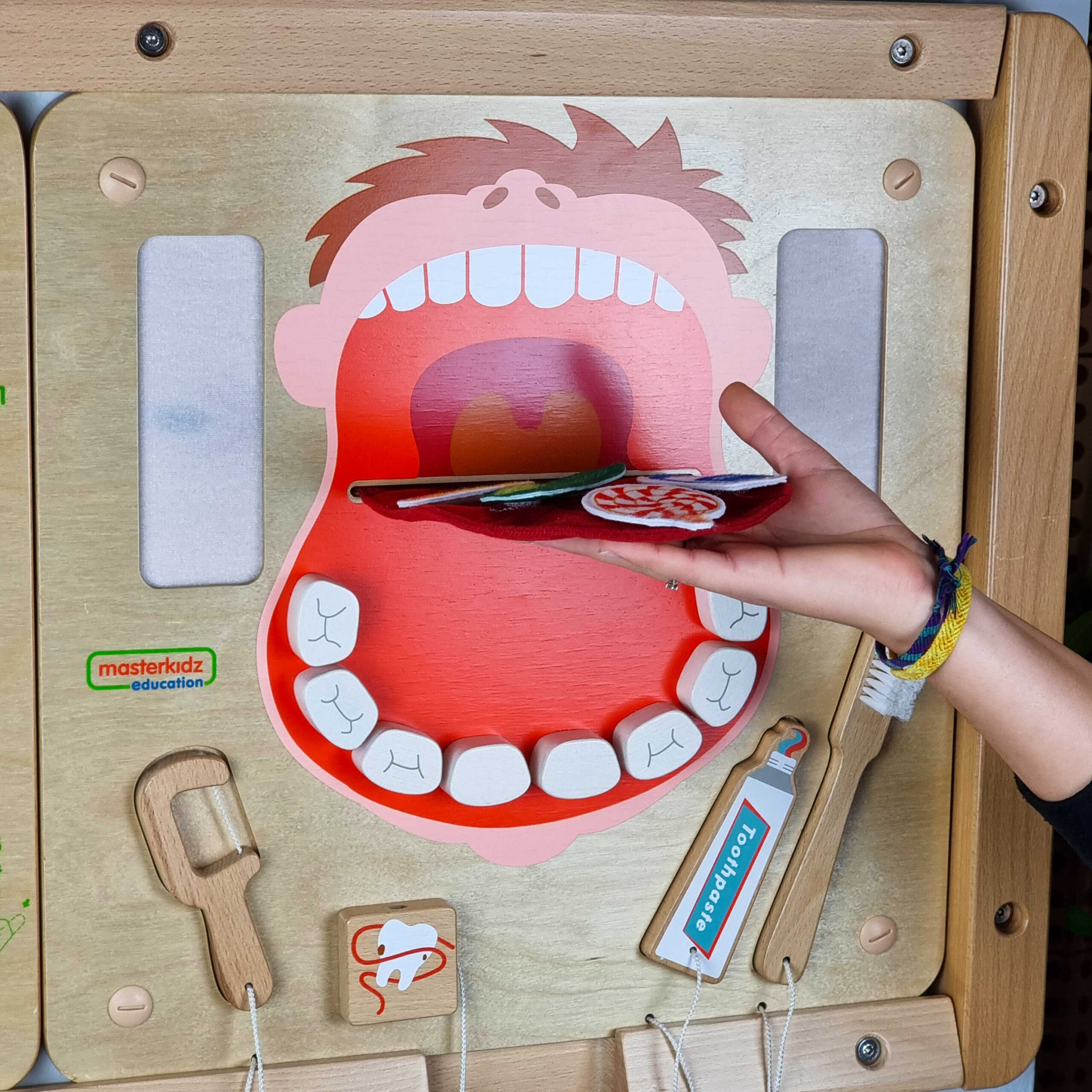 MASTERKIDZ Oral Hygiene Flex Montessori Wall senzorna ploča - Slika 8