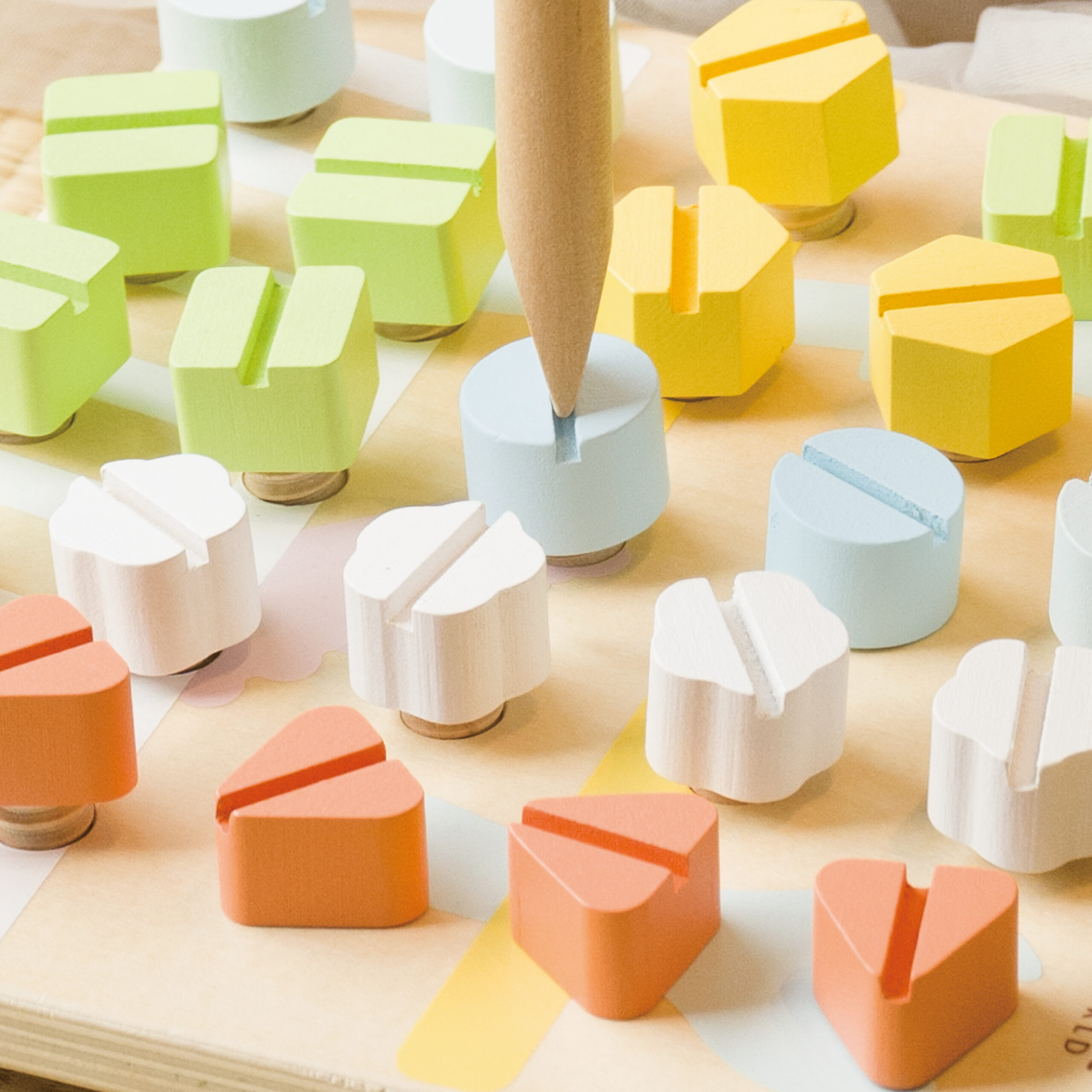 CLASSIC WORLD Wooden Manipulative Board Logic Puzzle - Slika 7