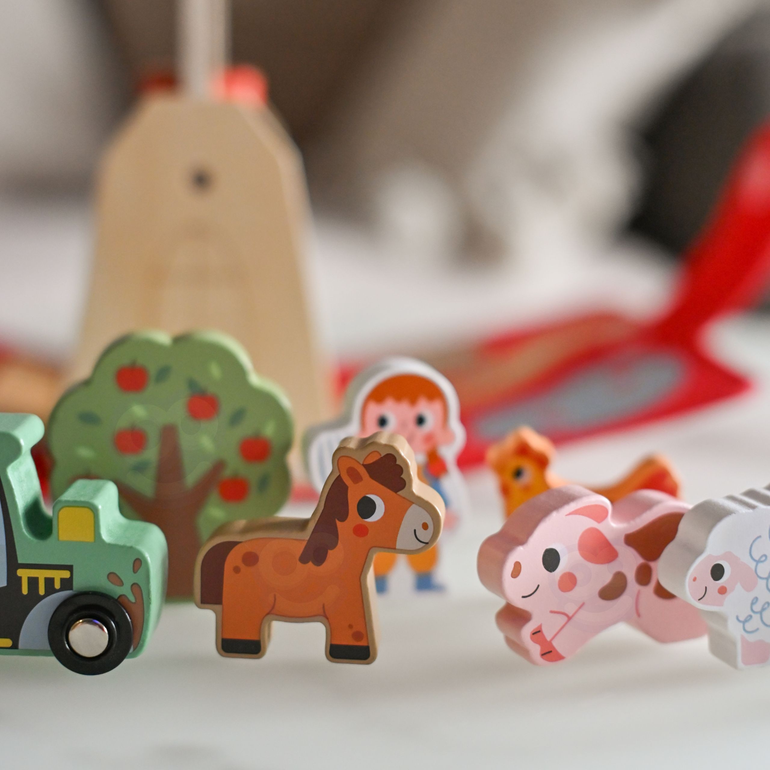 WOOPIE GREEN Wooden Folding Farm in a Suitcase with Animals 11 pcs. - Slika 3