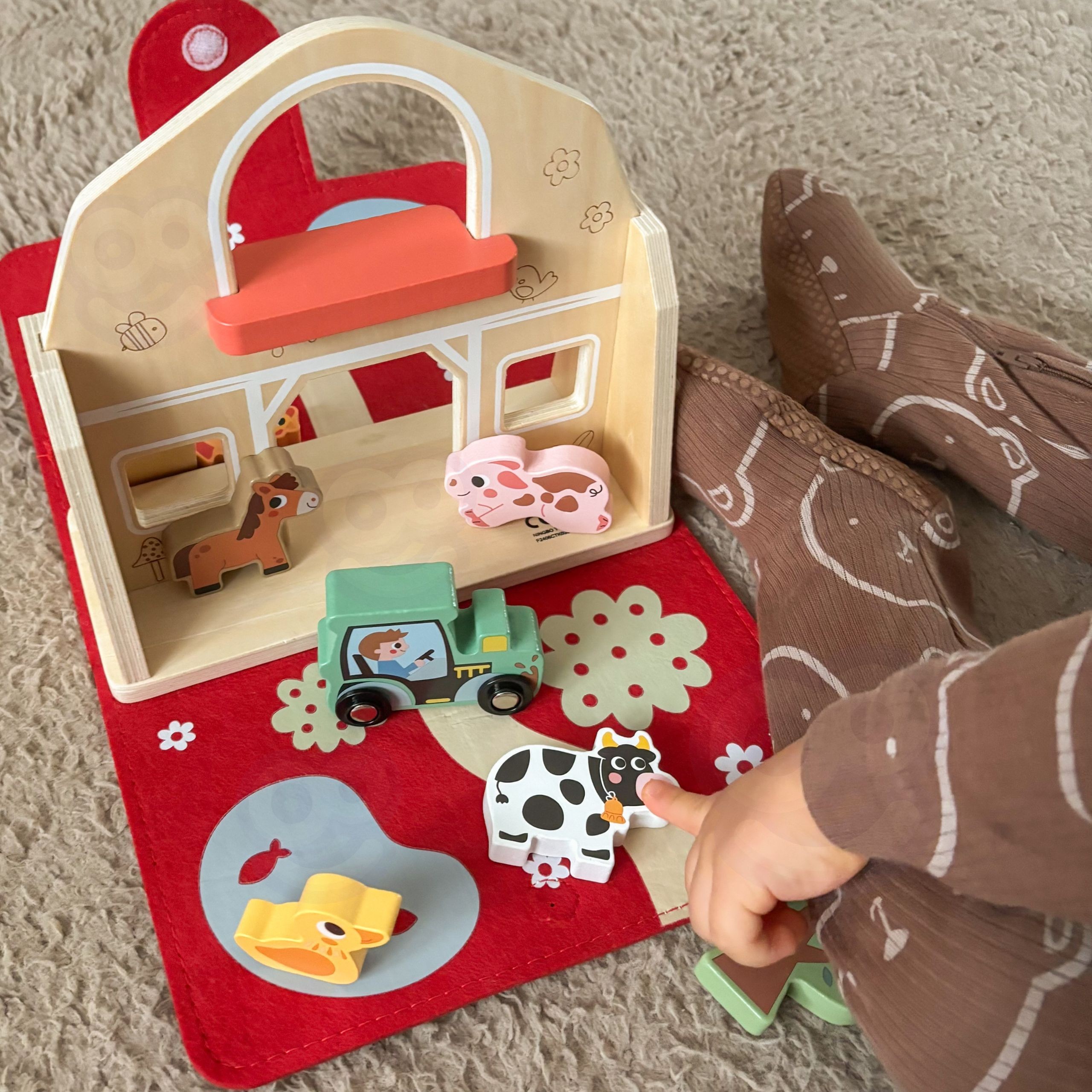 WOOPIE GREEN Wooden Folding Farm in a Suitcase with Animals 11 pcs. - Slika 8