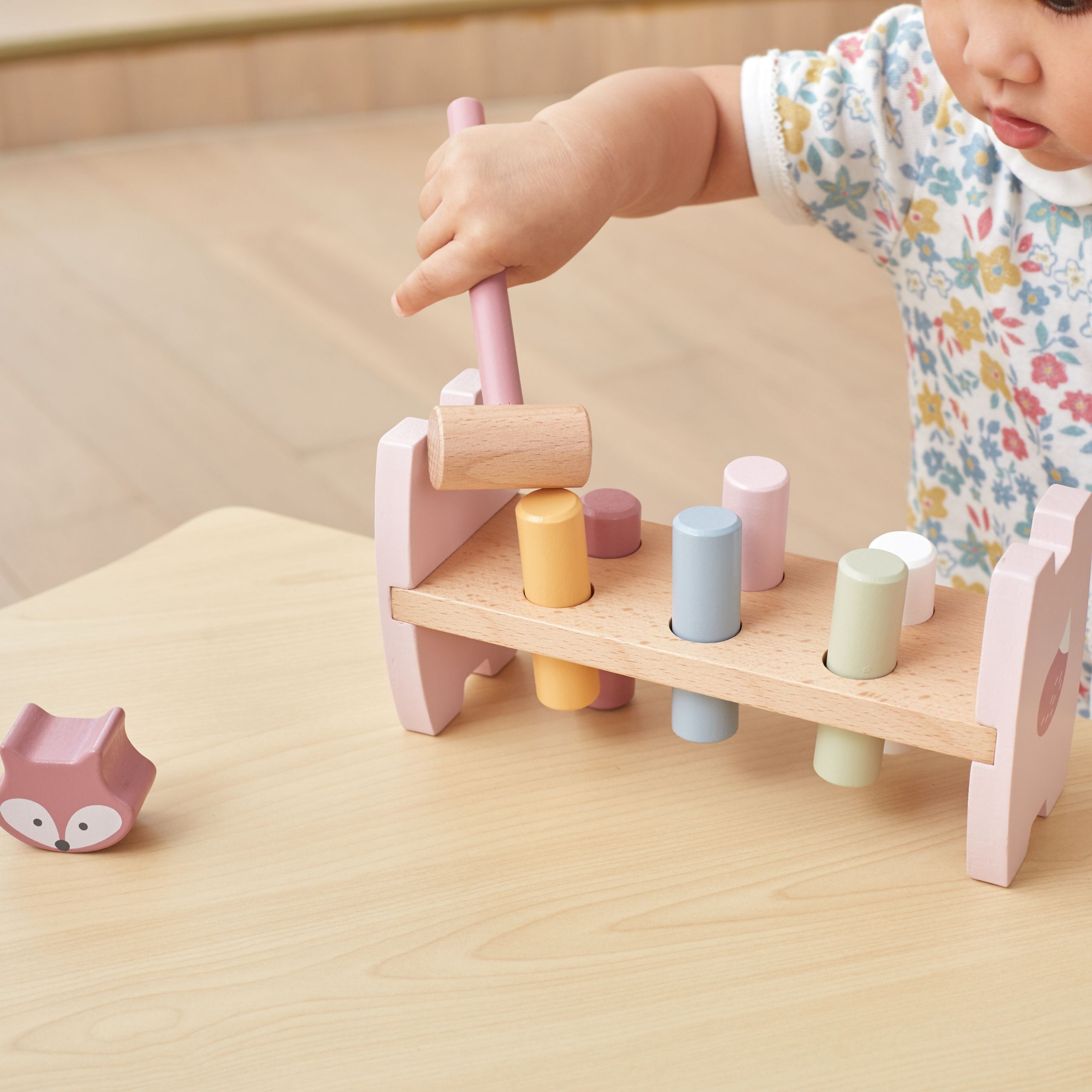 VIGA PolarB Wooden Pyramid + Punch with Hammer Set Montessori Fox - Slika 3