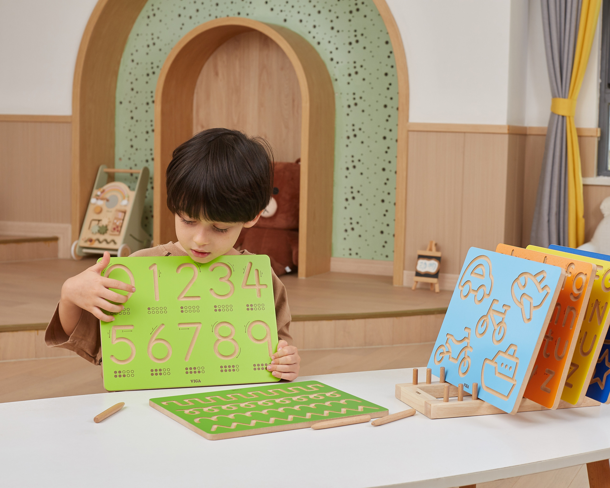VIGA Graphomotor Board Large Letters Learning to Write - Slika 2