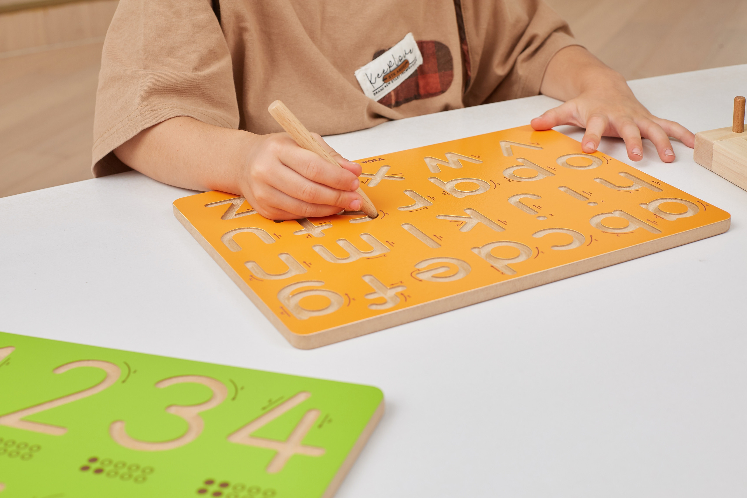 VIGA Graphomotor Board Large Letters Learning to Write - Slika 5
