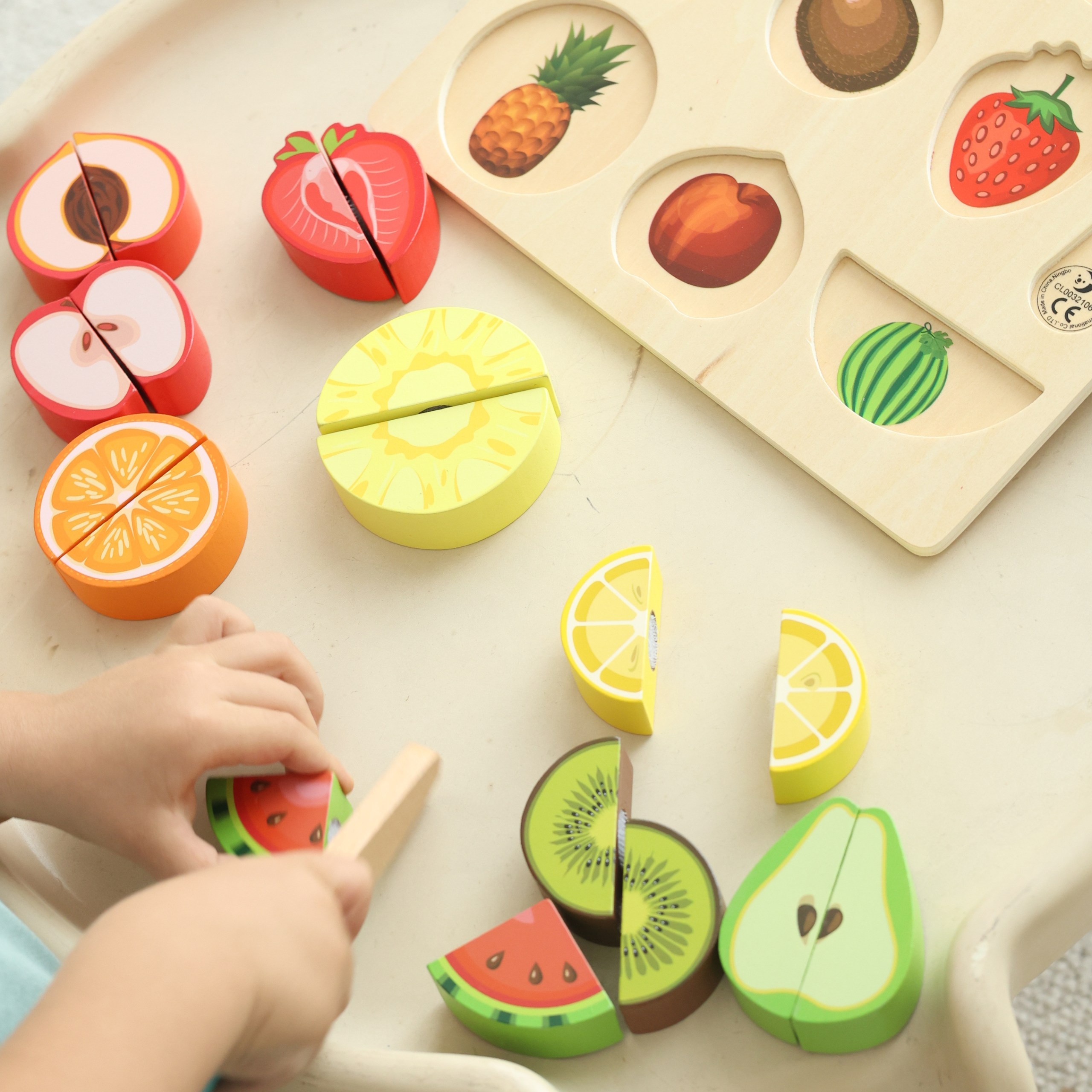 CLASSIC WORLD Montessori Fruit Cutting Set with Velcro 20 pcs. - Slika 5