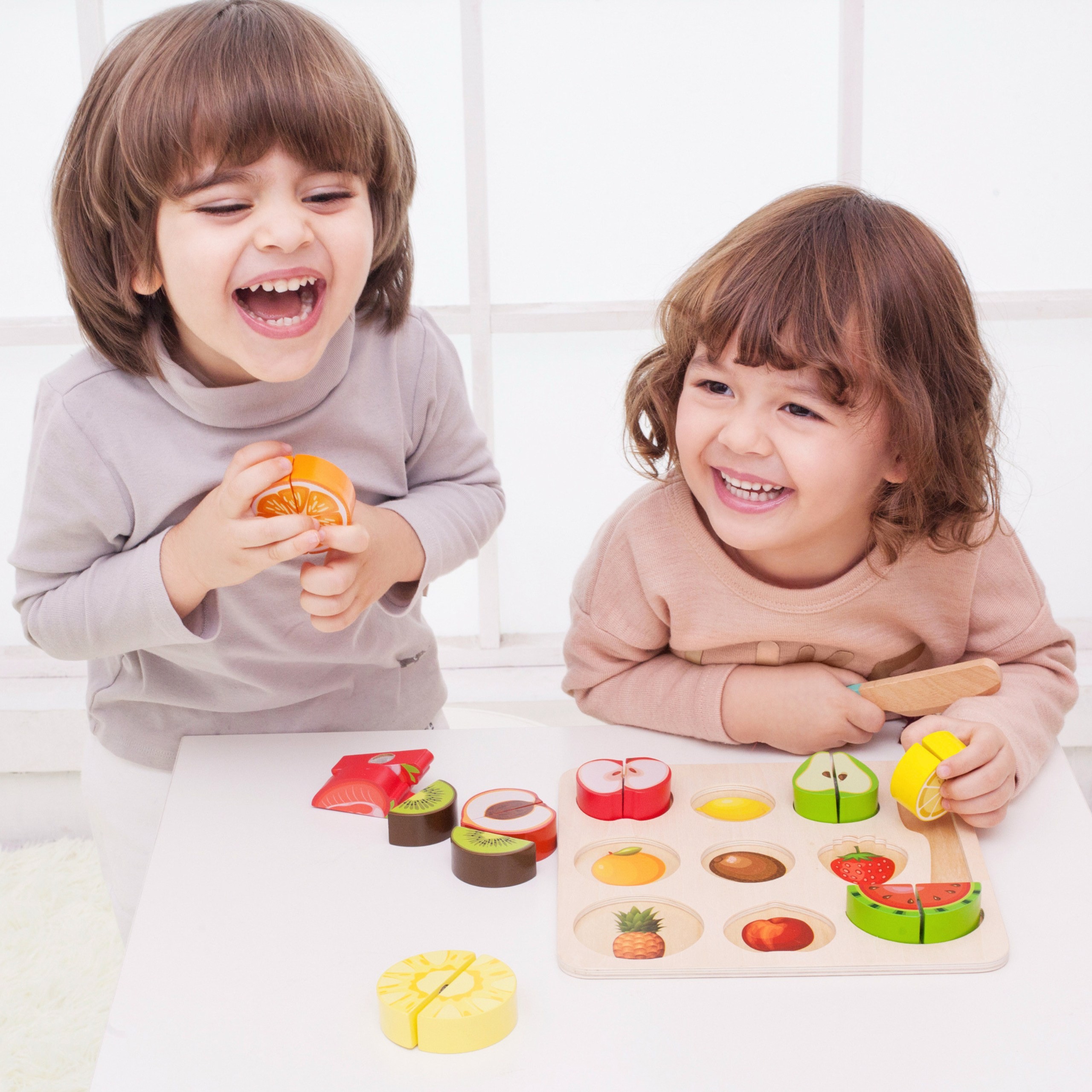 CLASSIC WORLD Montessori Fruit Cutting Set with Velcro 20 pcs. - Slika 7