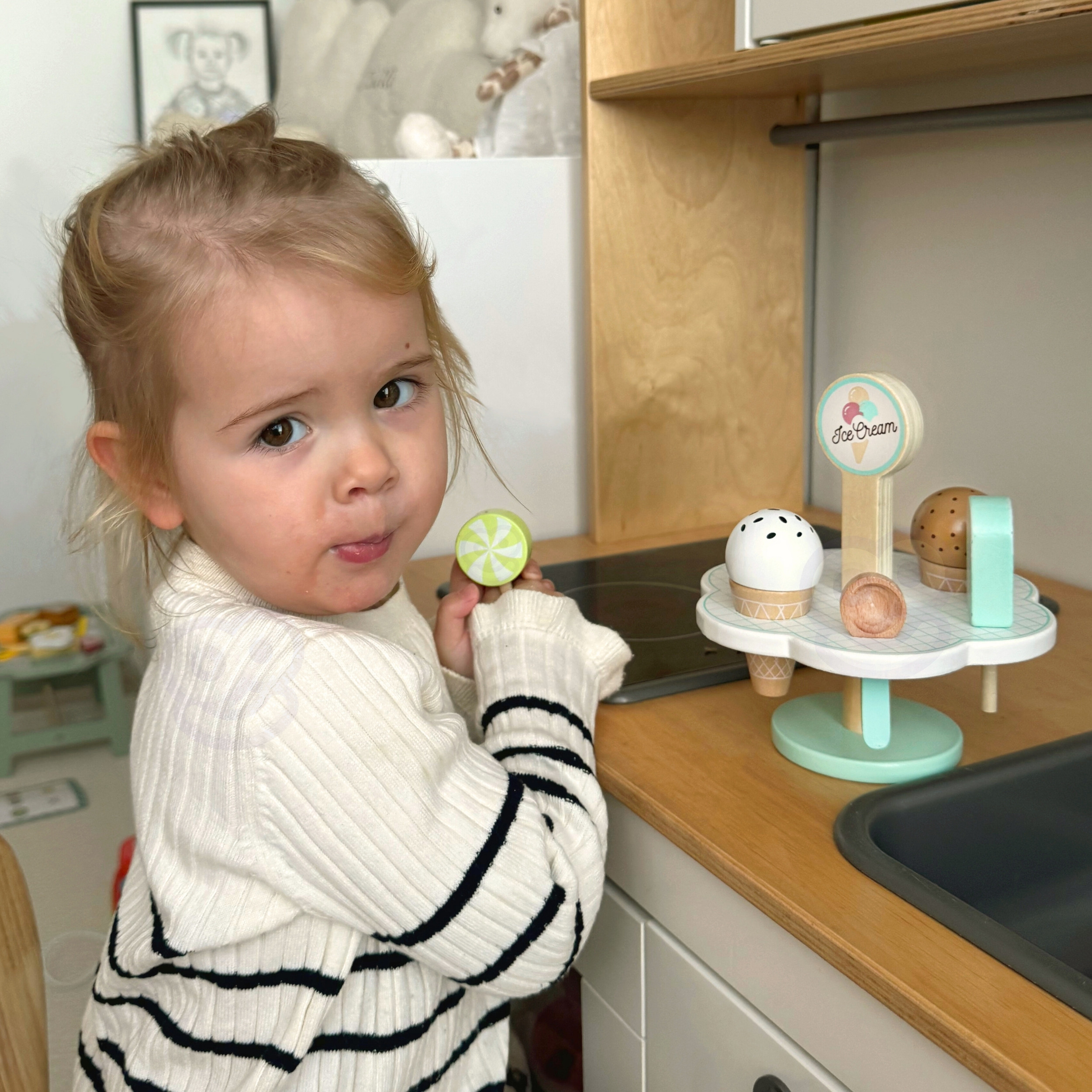 TOOKY TOY Wooden Magnetic Ice Cream on Stand - Slika 3