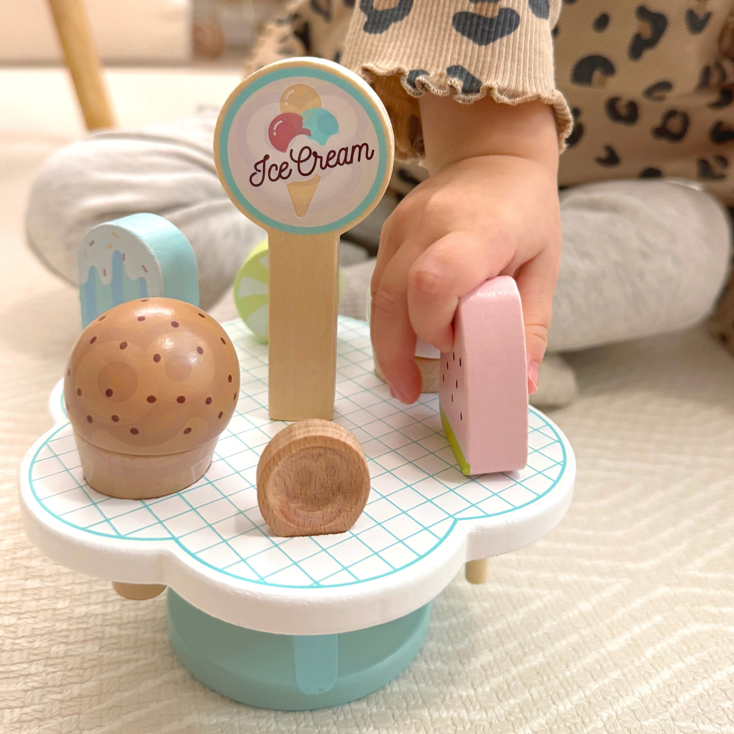 TOOKY TOY Wooden Magnetic Ice Cream on Stand - Slika 6