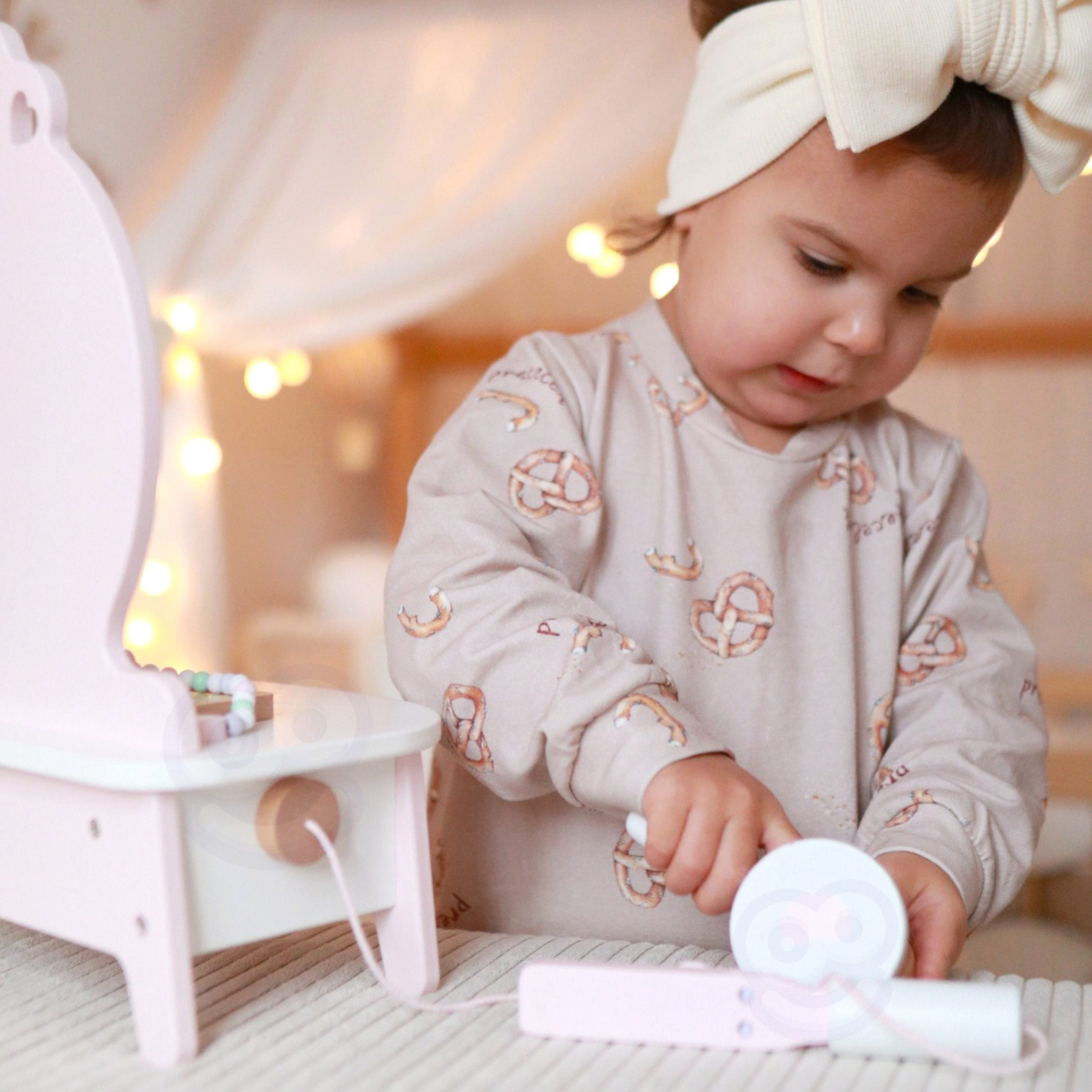 CLASSIC WORLD Wooden Dressing Table for Girls with Mirror + Hair Straightener 11 accessories - Slika 5