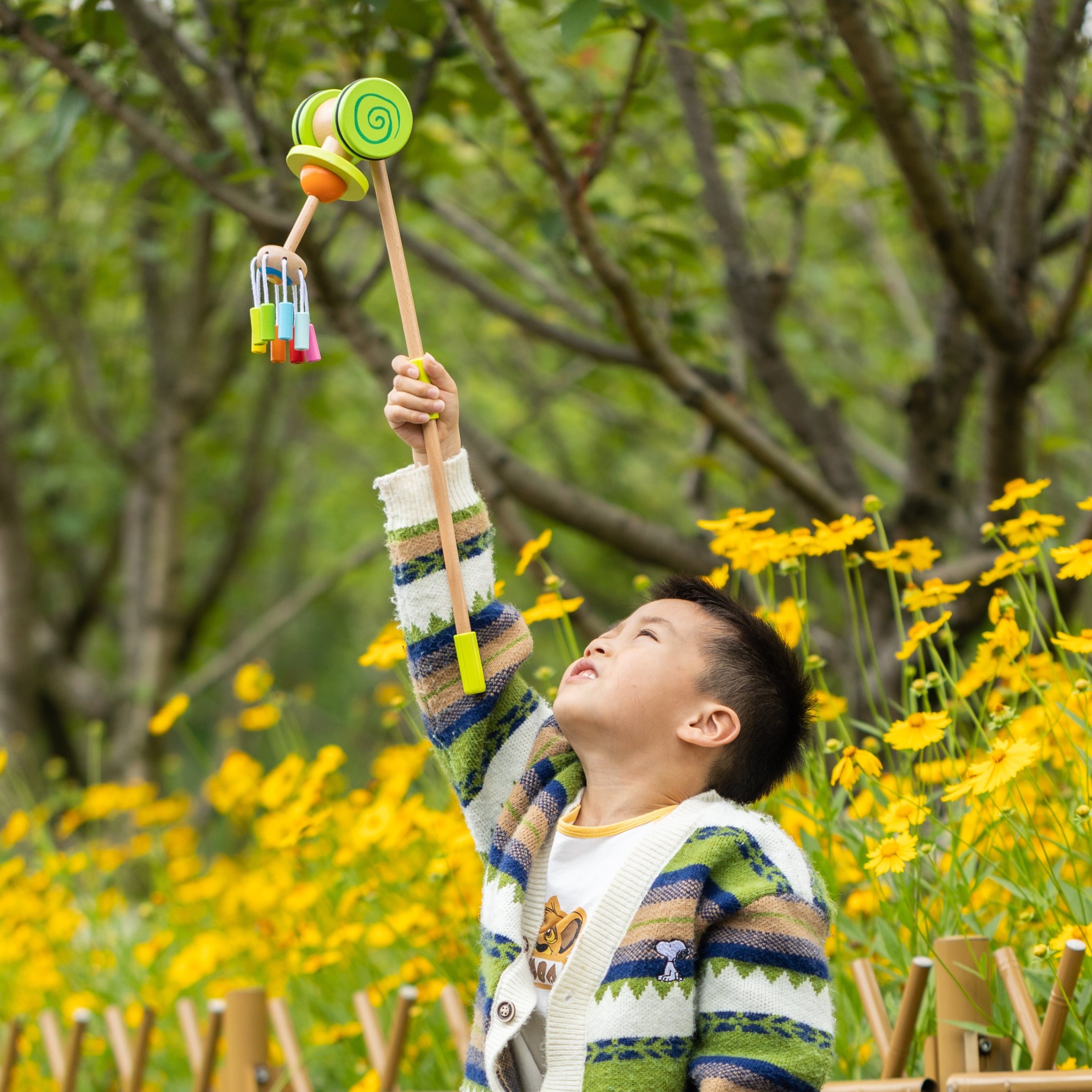 Classic World Wooden Pusher Pusher on a Stick Carousel for Children - Slika 5