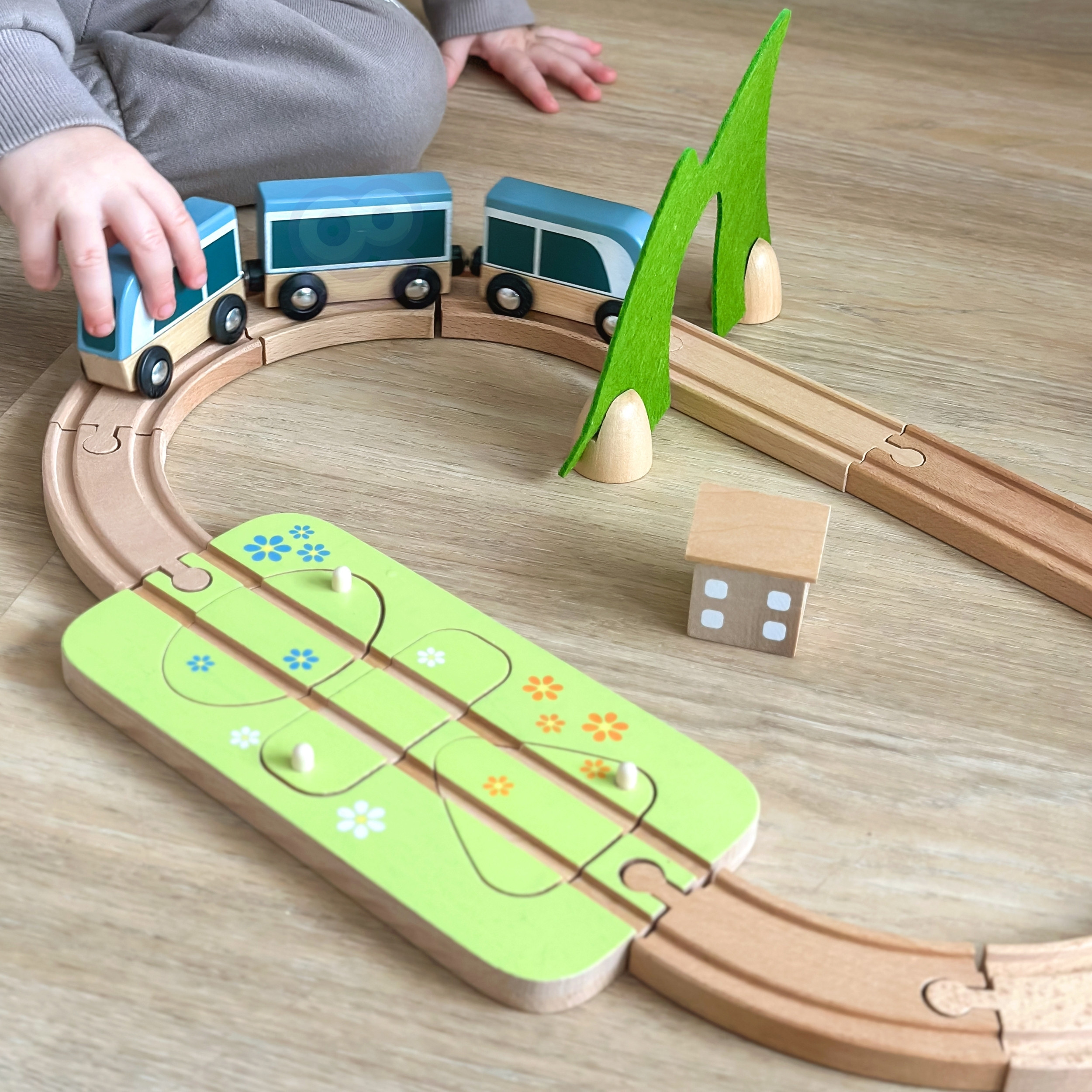 CLASSIC WORLD Set Railway Track Wooden Train + Shape Sorter 40 pcs. - Slika 2