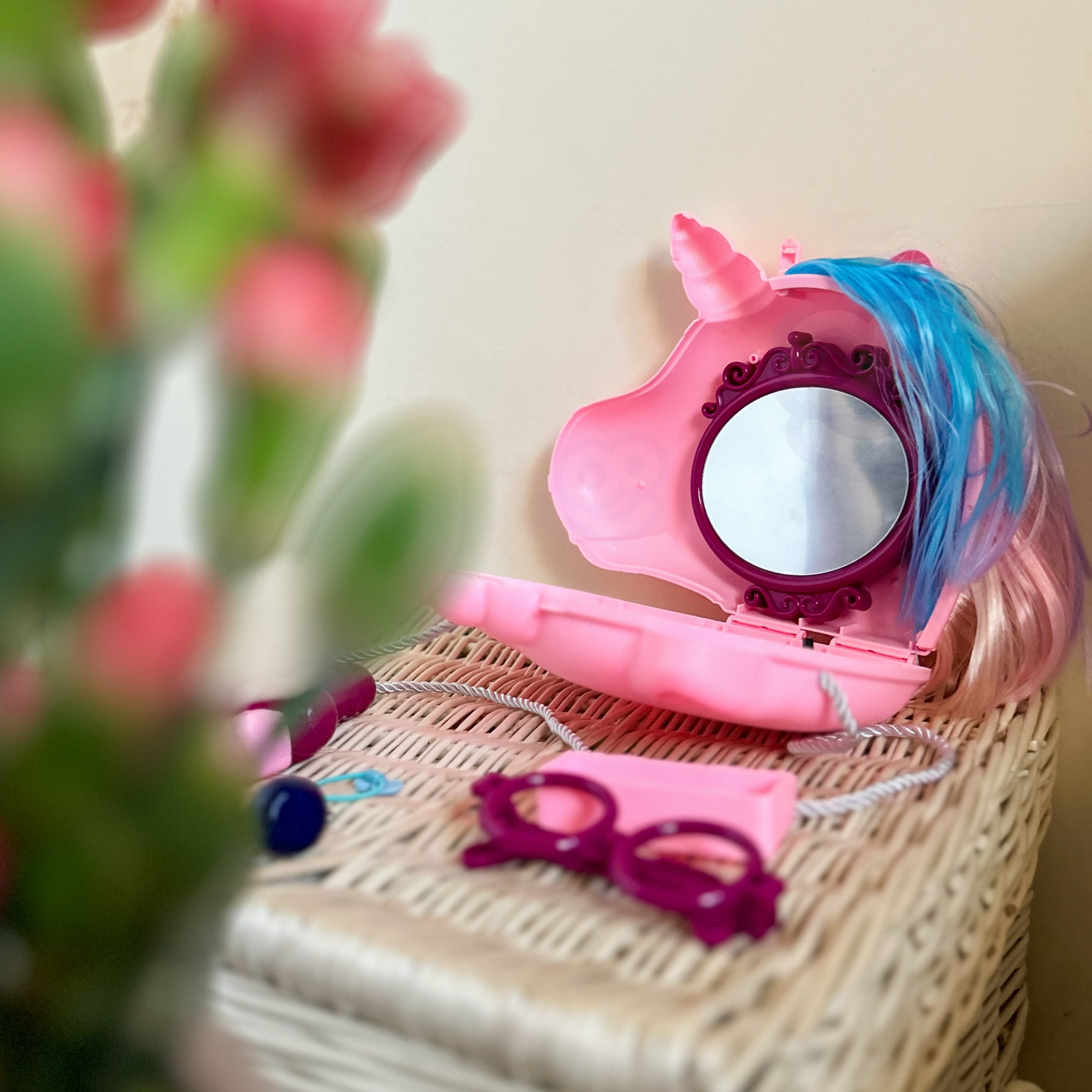 WOOPIE Dressing Table for Girls 2 in 1 Beauty Salon in a Unicorn Bag - Slika 3