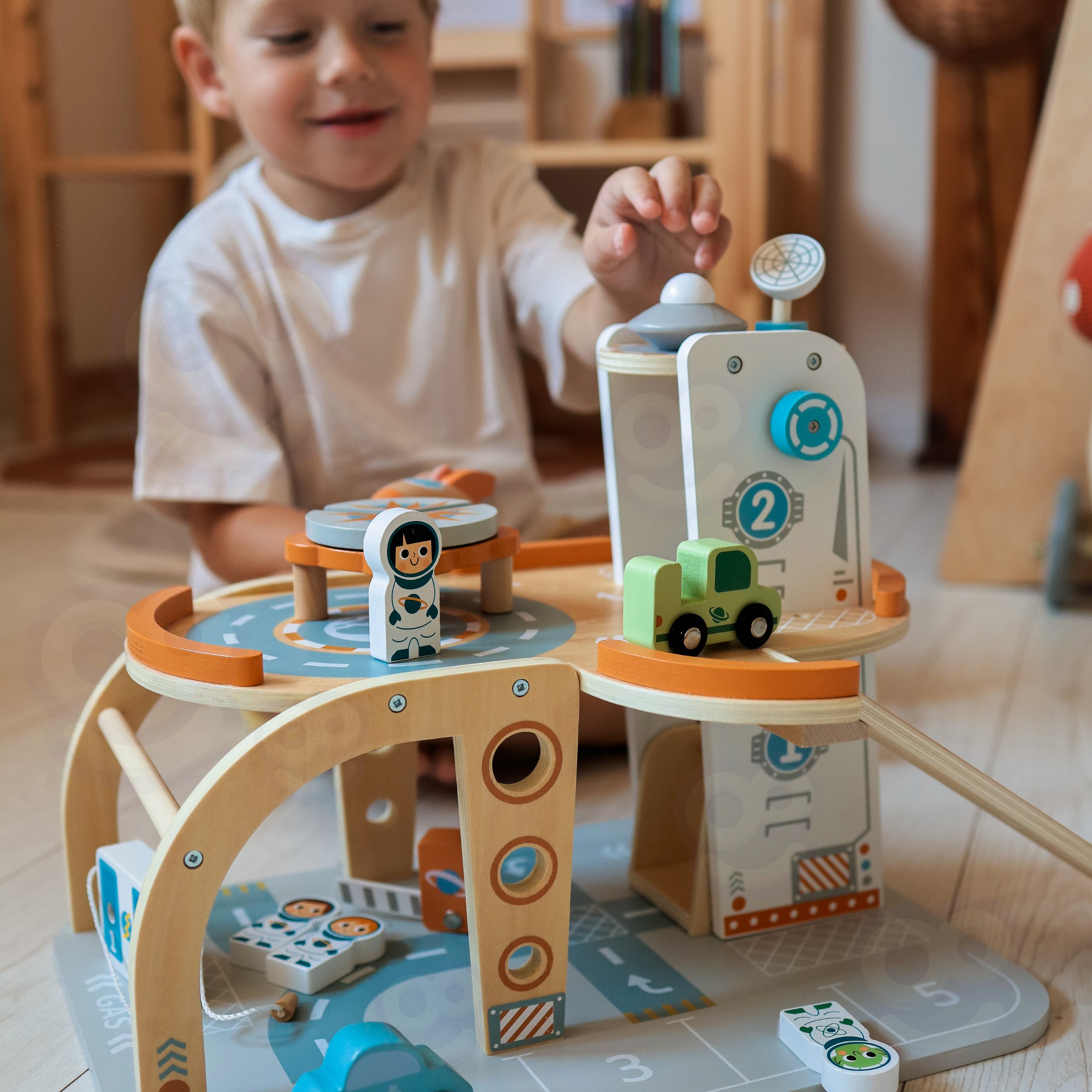 TOOKY TOY Wooden Space Parking Space Station - Slika 7