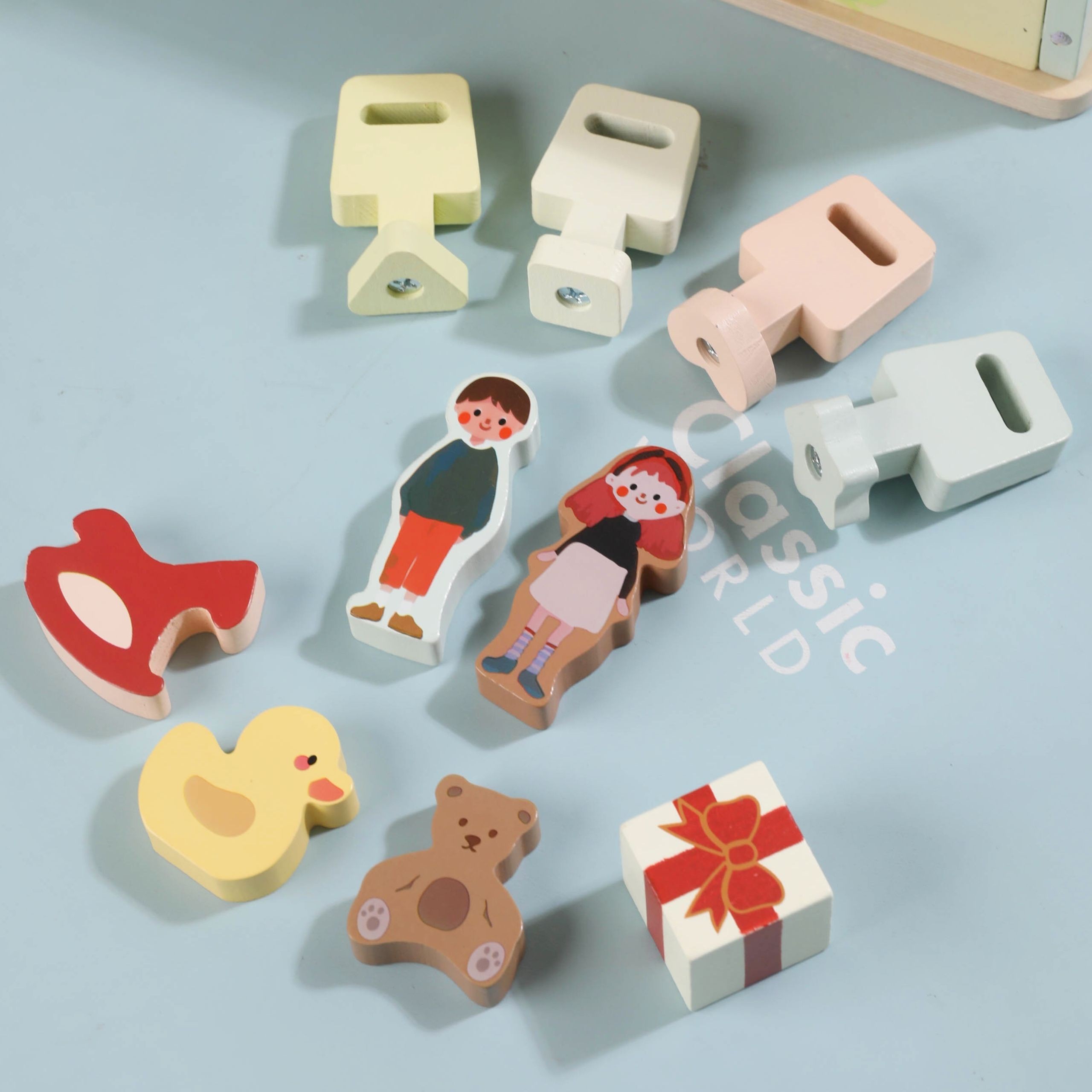 CLASSIC WORLD Wooden Sensory Educational House with Locks and Keys 11 pcs. - Slika 4