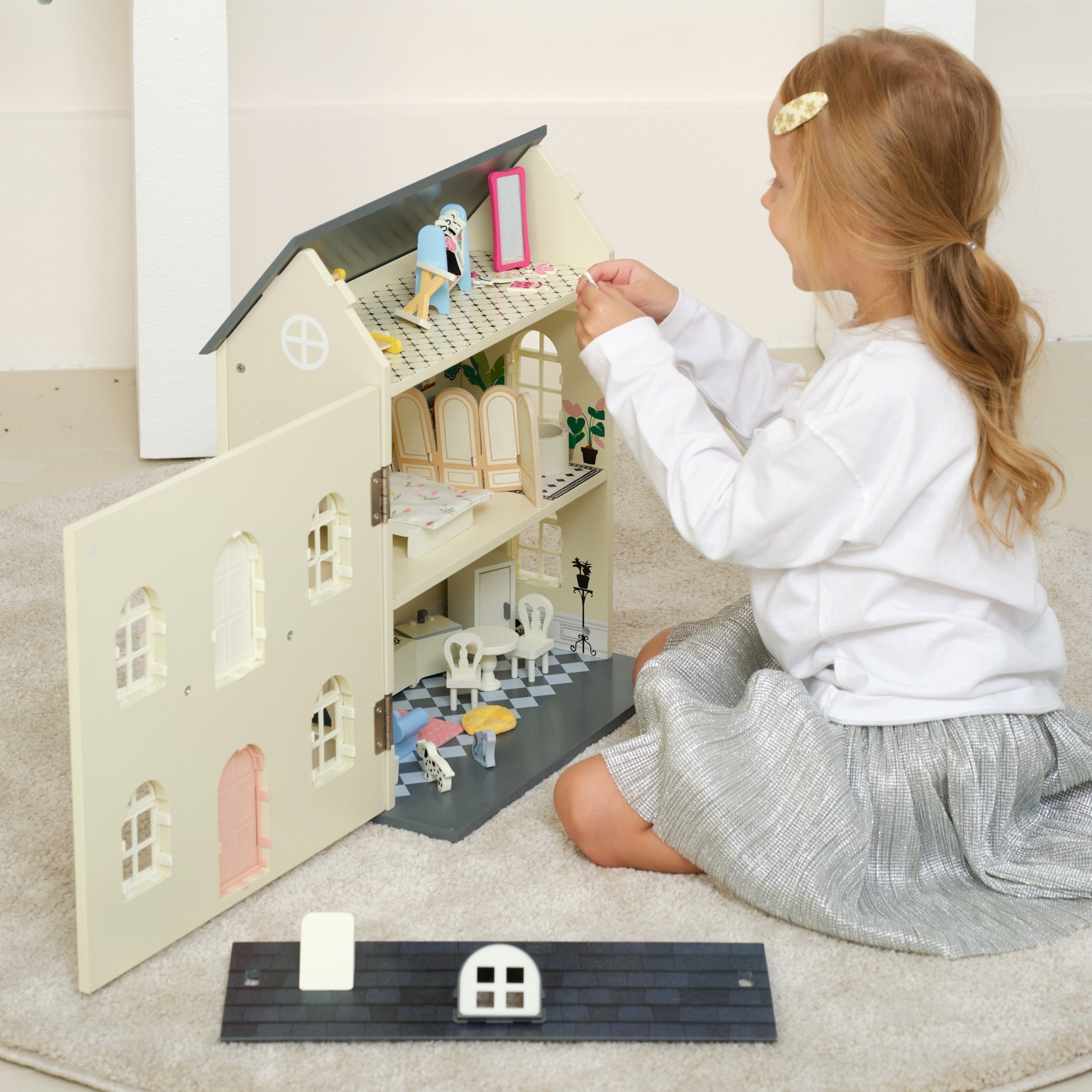 CLASSIC WORLD Wooden Dollhouse Vintage Furniture Large Accessories 36pcs - Slika 5