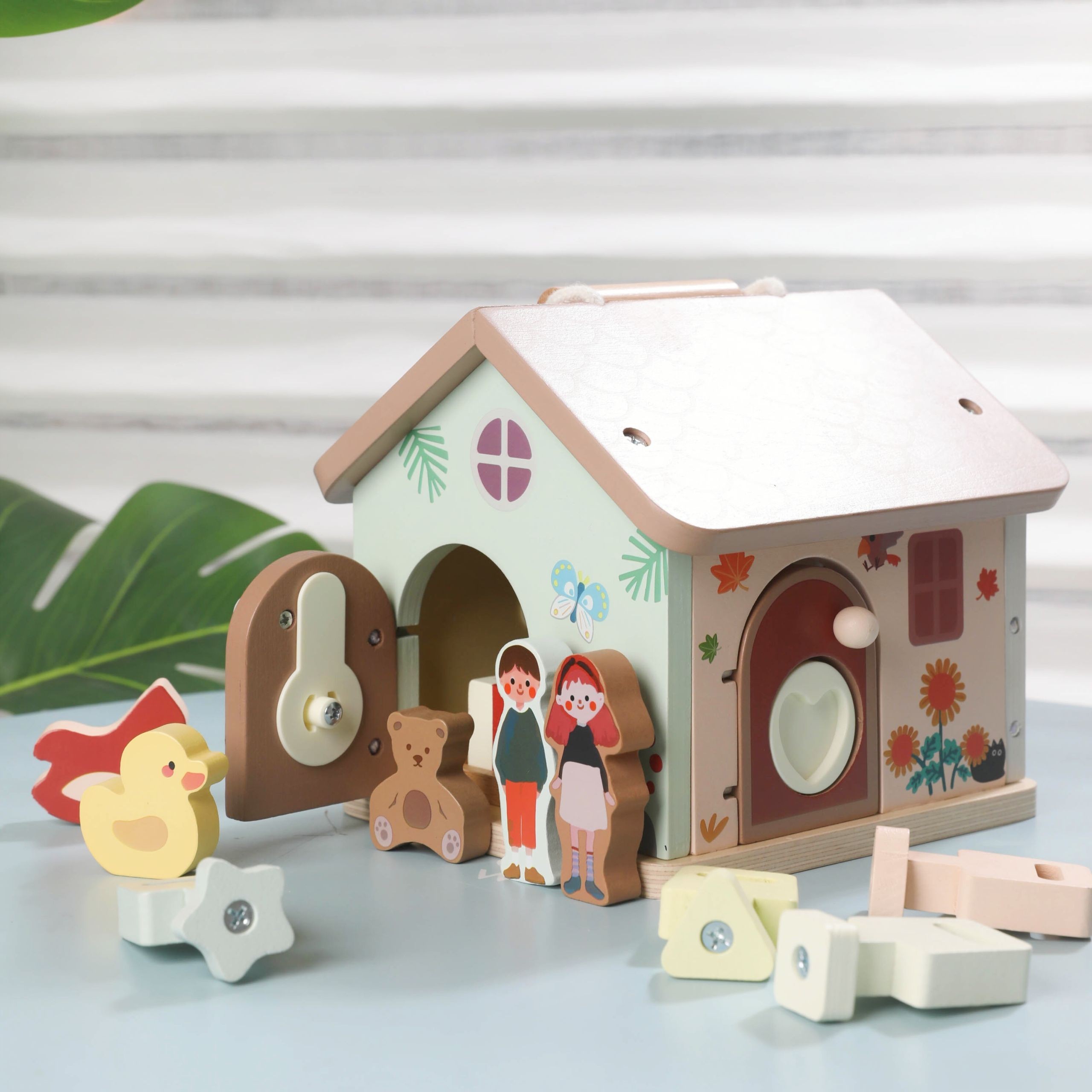 CLASSIC WORLD Wooden Sensory Educational House with Locks and Keys 11 pcs. - Slika 5