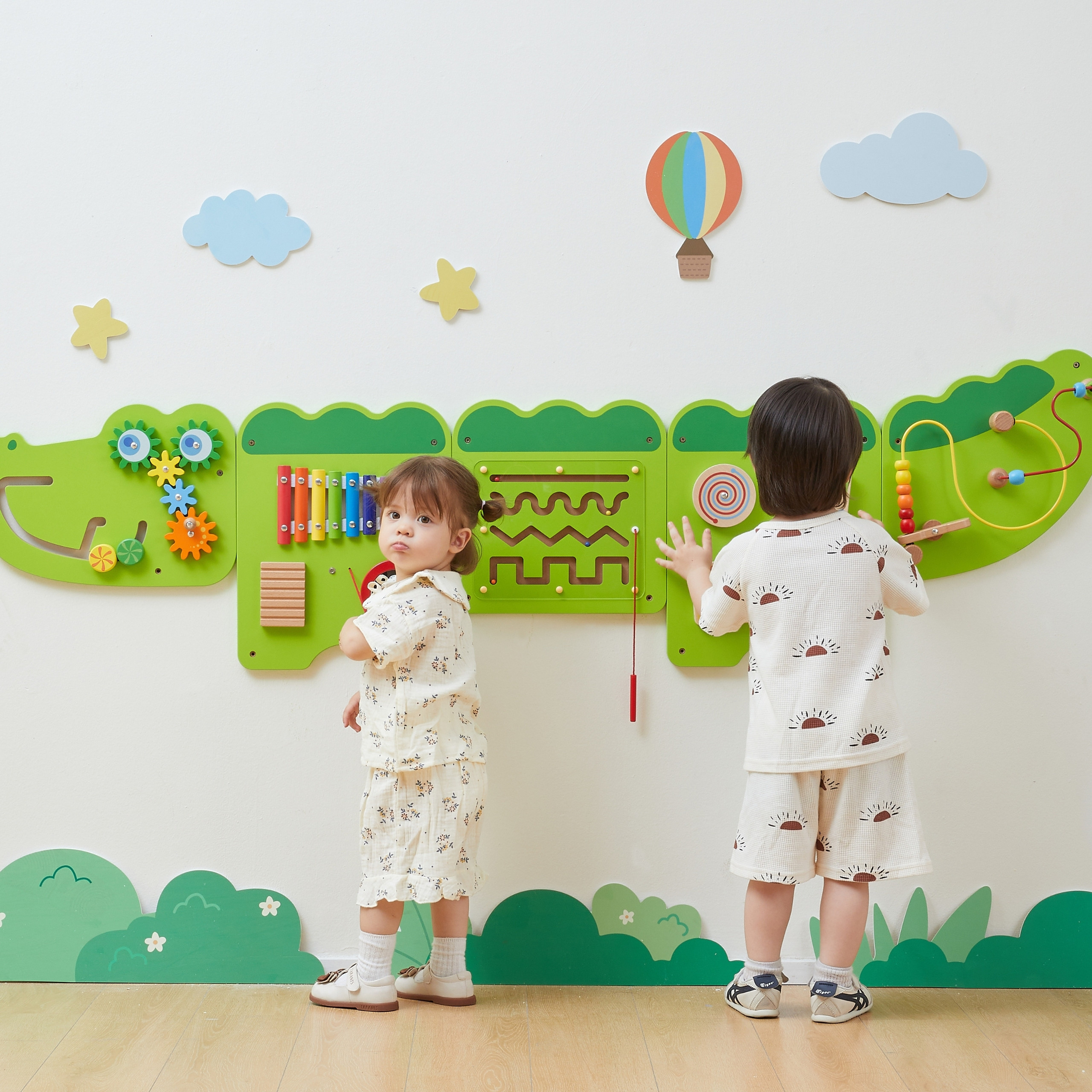 VIGA Crocodile Manipulative Sensory Board FSC Montessori Certificate - Slika 4