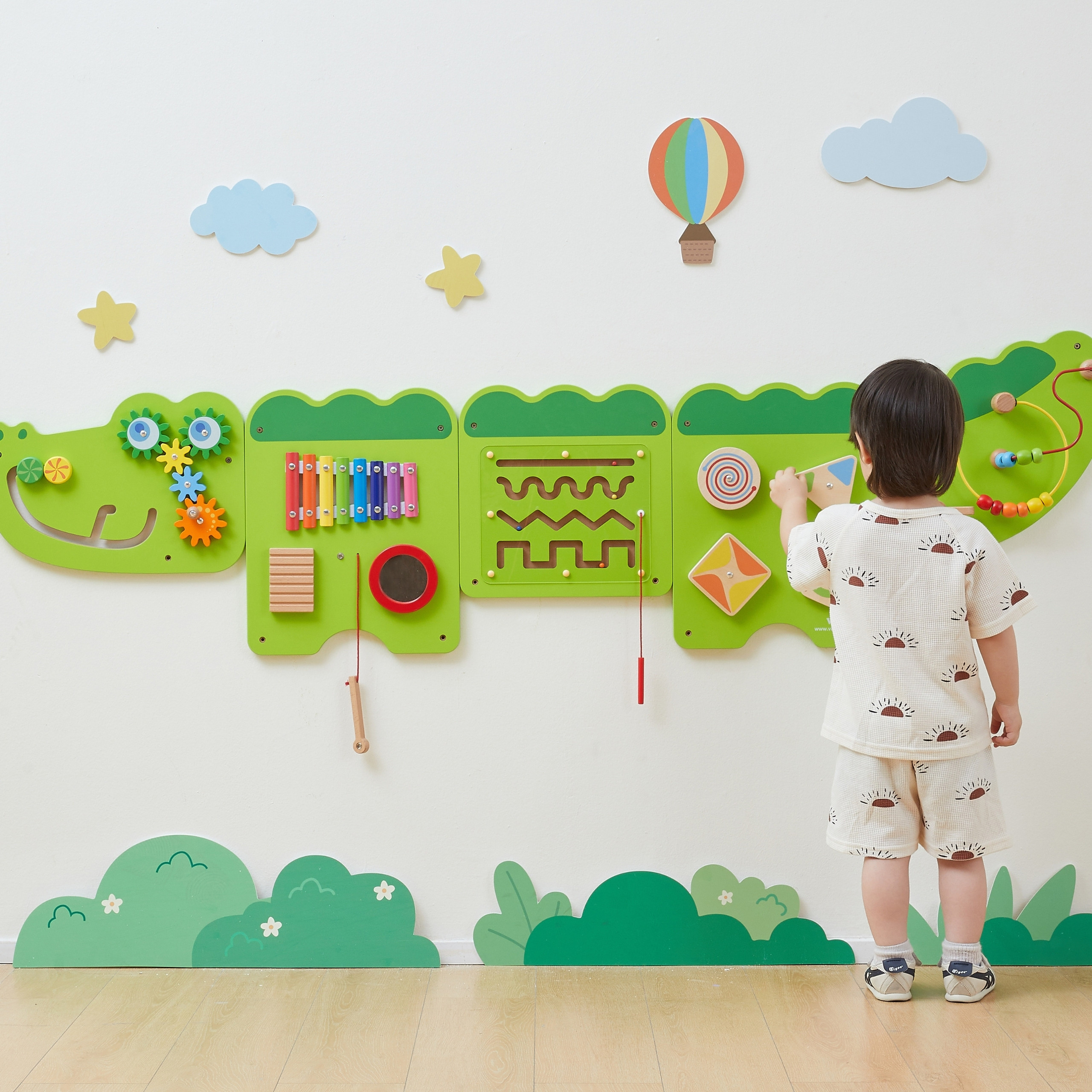 VIGA Crocodile Manipulative Sensory Board FSC Montessori Certificate - Slika 7