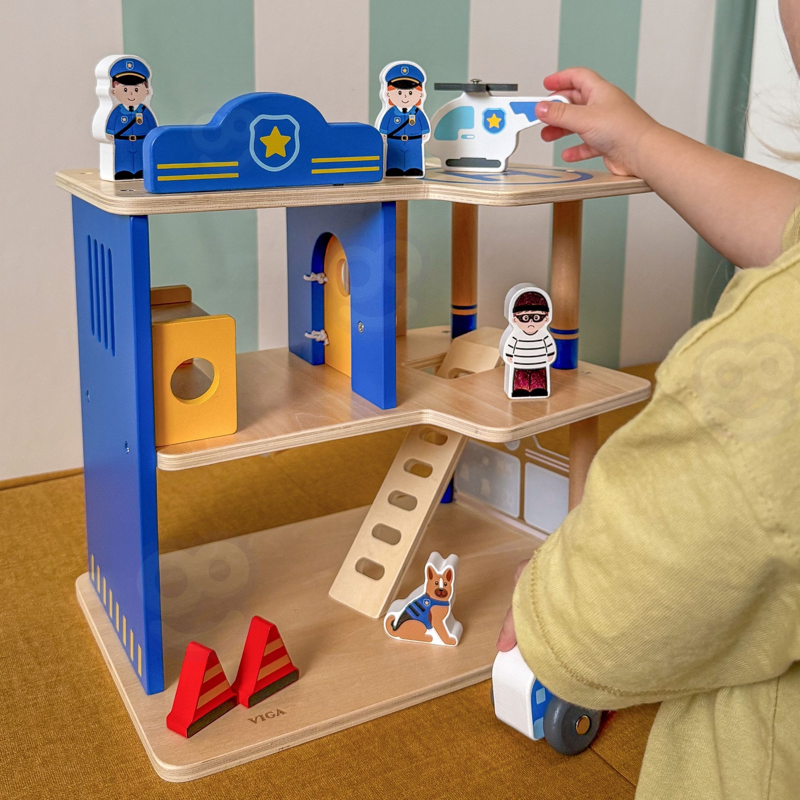 VIGA Wooden Police Station Police Car 3 levels 14 pieces - Slika 5