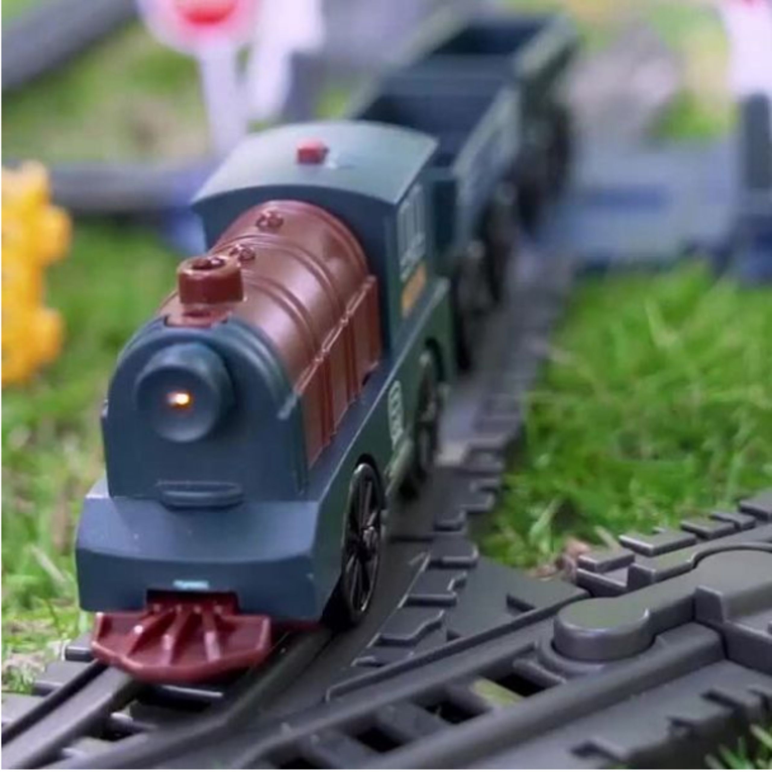 WOOPIE Electric Train Freight Locomotive XXL Track 90 pcs. - Slika 3