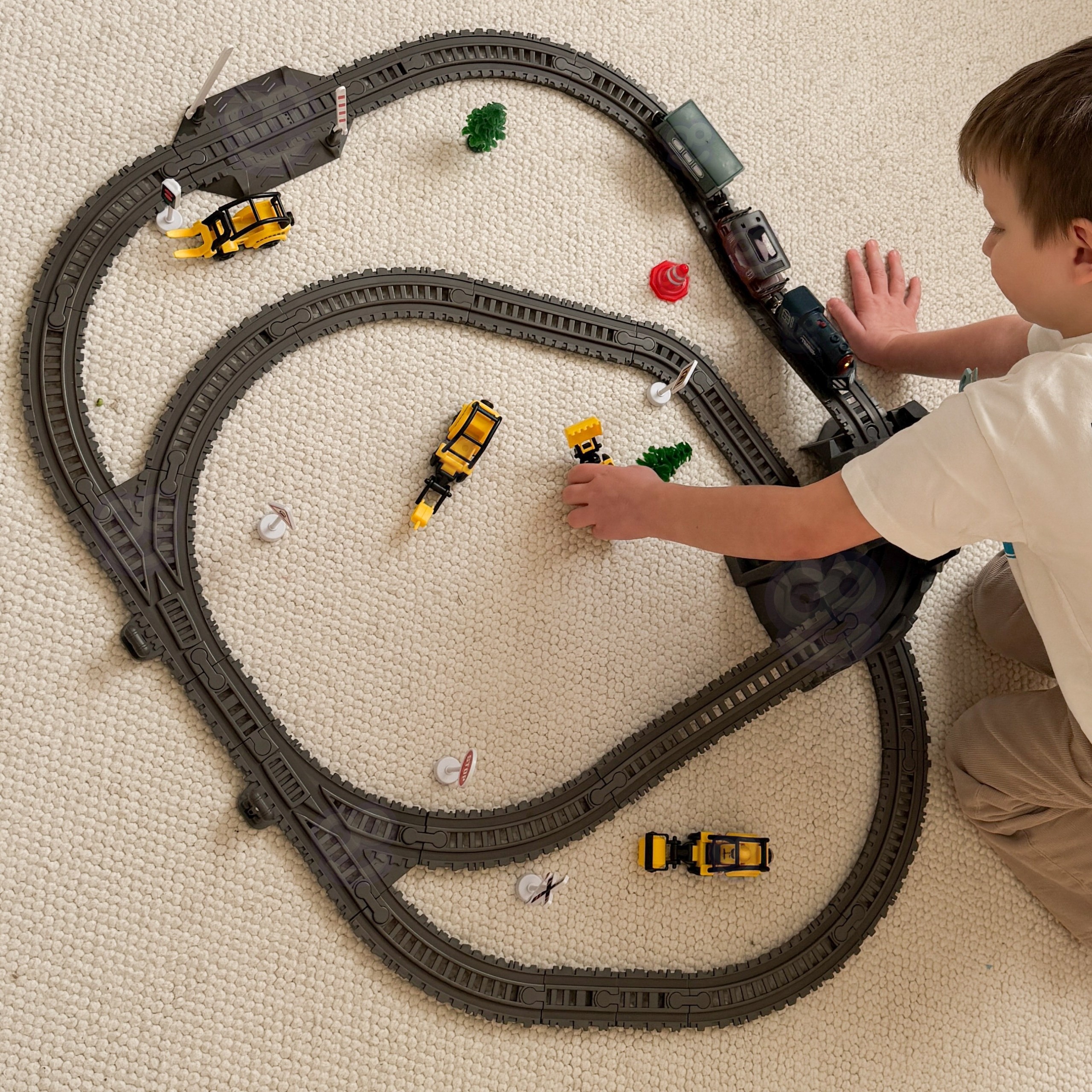 WOOPIE Electric Train Track Retro Train Locomotive + 2 Wagons – 76-piece Set - Slika 5