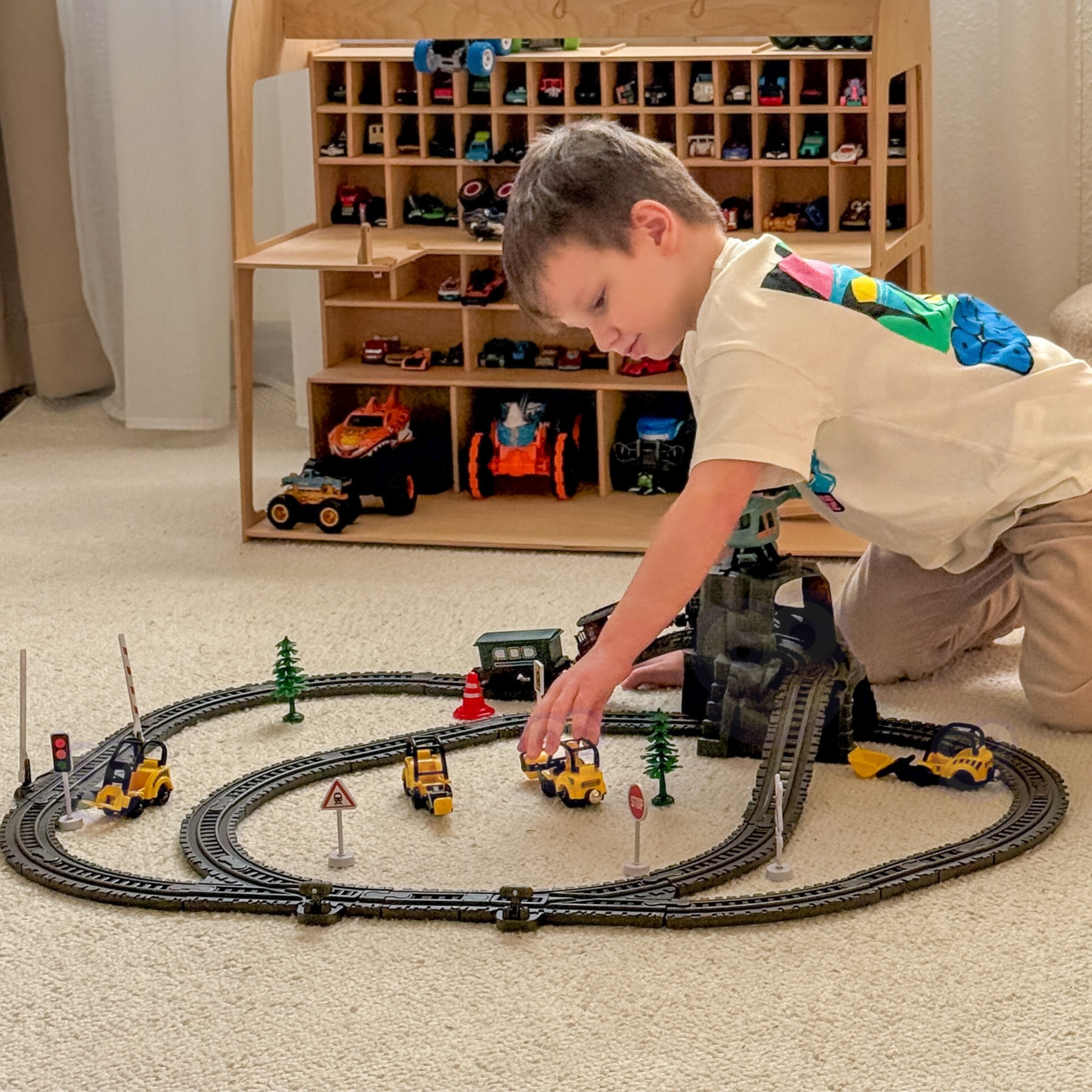 WOOPIE Electric Train Track Retro Train Locomotive + 2 Wagons – 76-piece Set - Slika 7