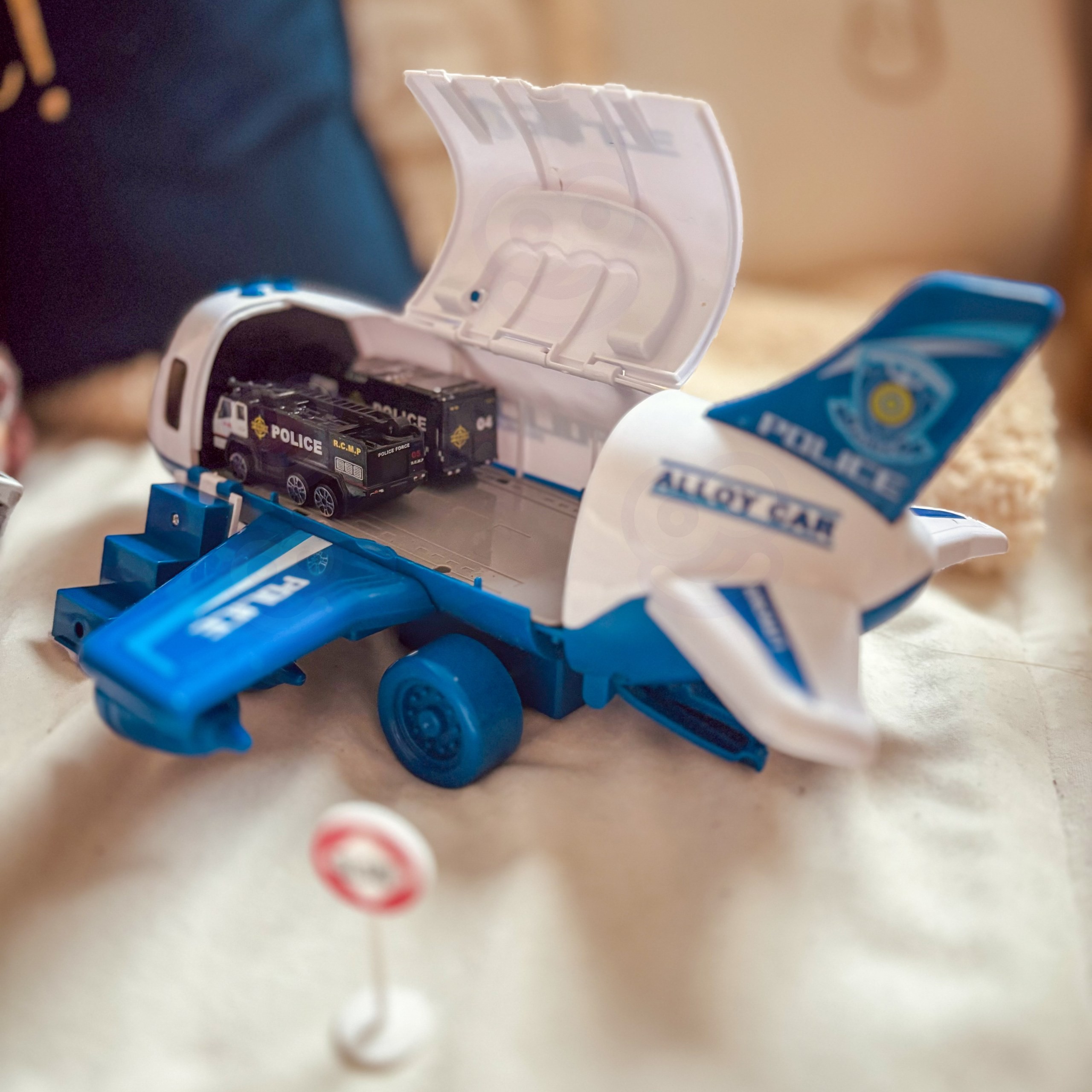 WOOPIE Foldable Police Plane Transporter with 3 Police Cars XL Set Road Signs - Slika 6