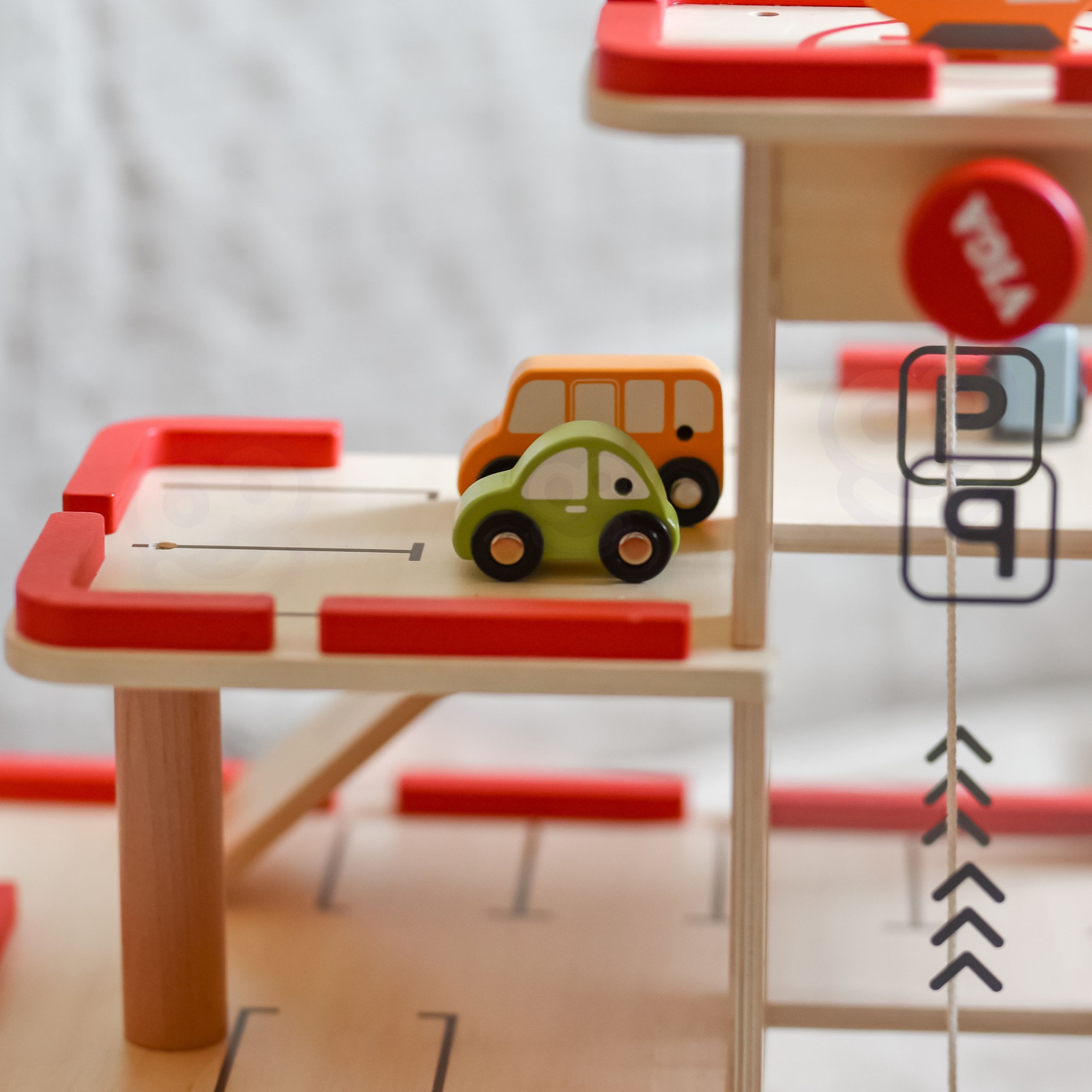 VIGA Wooden Parking for Cars with Elevator for 4 Cars and Helicopter - Slika 7