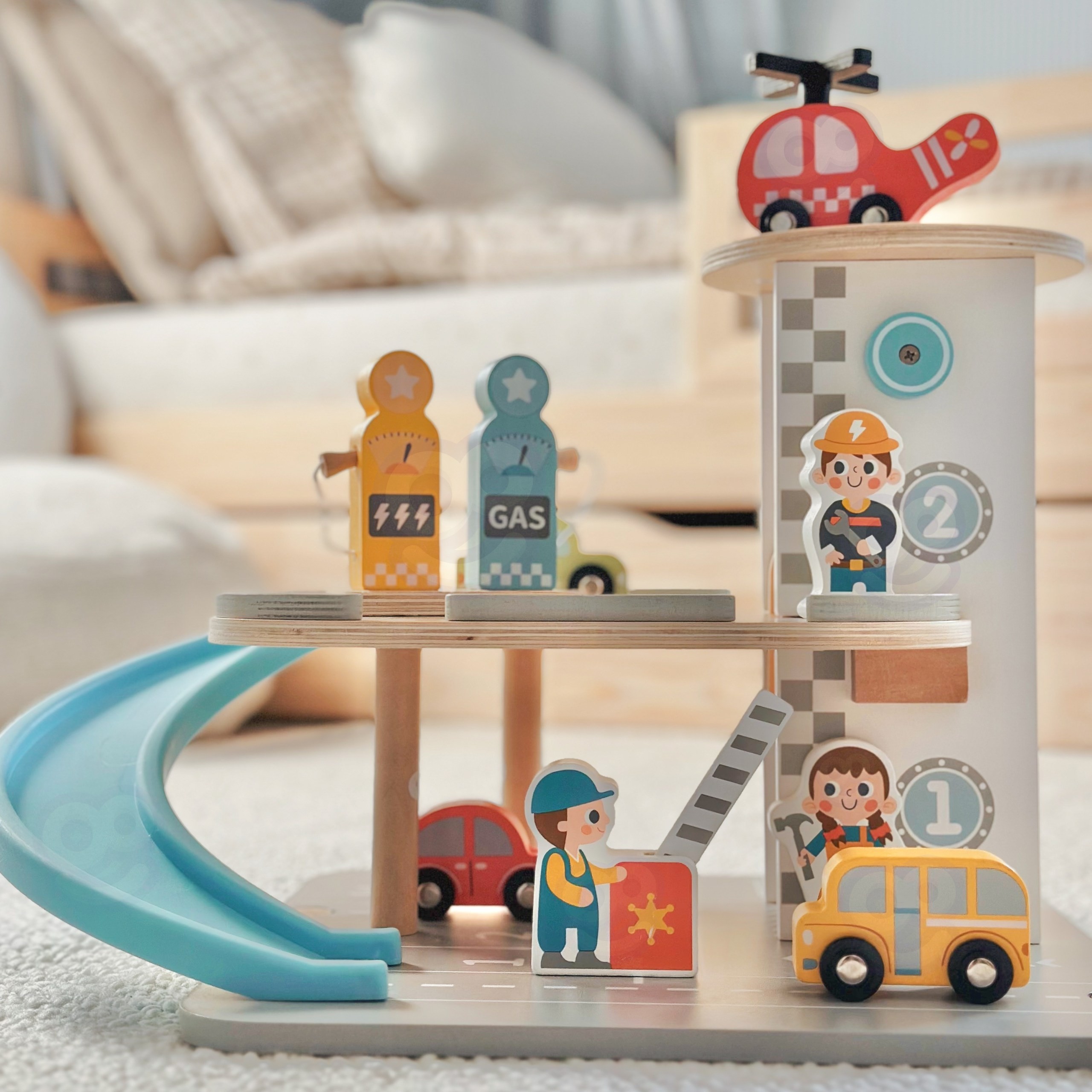 WOOPIE GREEN Wooden Parking Garage 2 in 1 Gas Station with Cars and Figures 12 pcs FSC - Slika 5