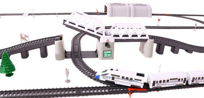 A huge Queue Train Tracks 914 cm