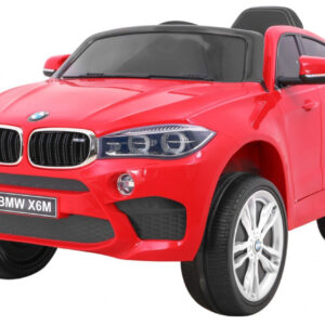 Crveno vozilo BMW X6M