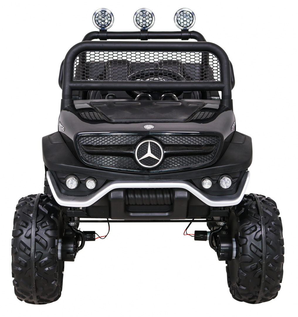 Vehicle Mercedes BENZ UNIMOG Black