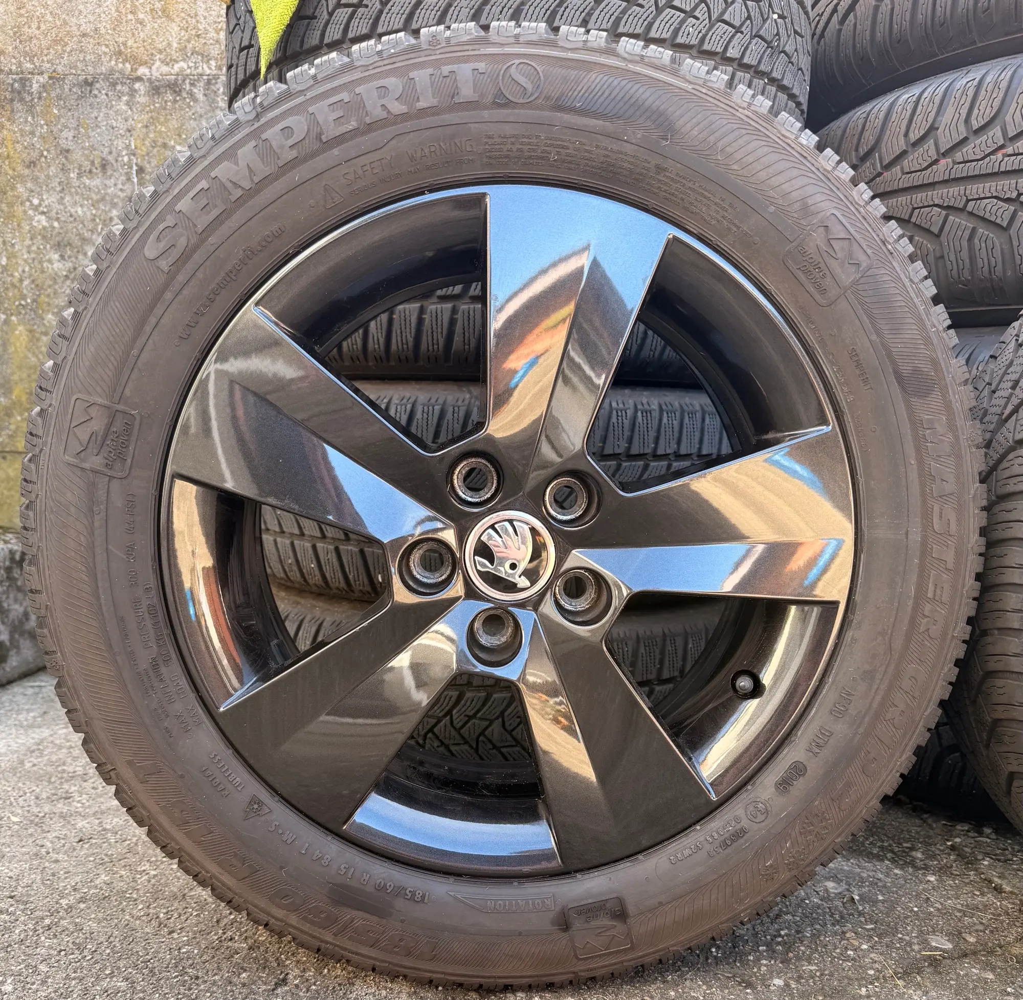 ALU FELGE ŠKODA 15" 5X100 GUME ZIMSKE 185-60-R15 - Slika 2